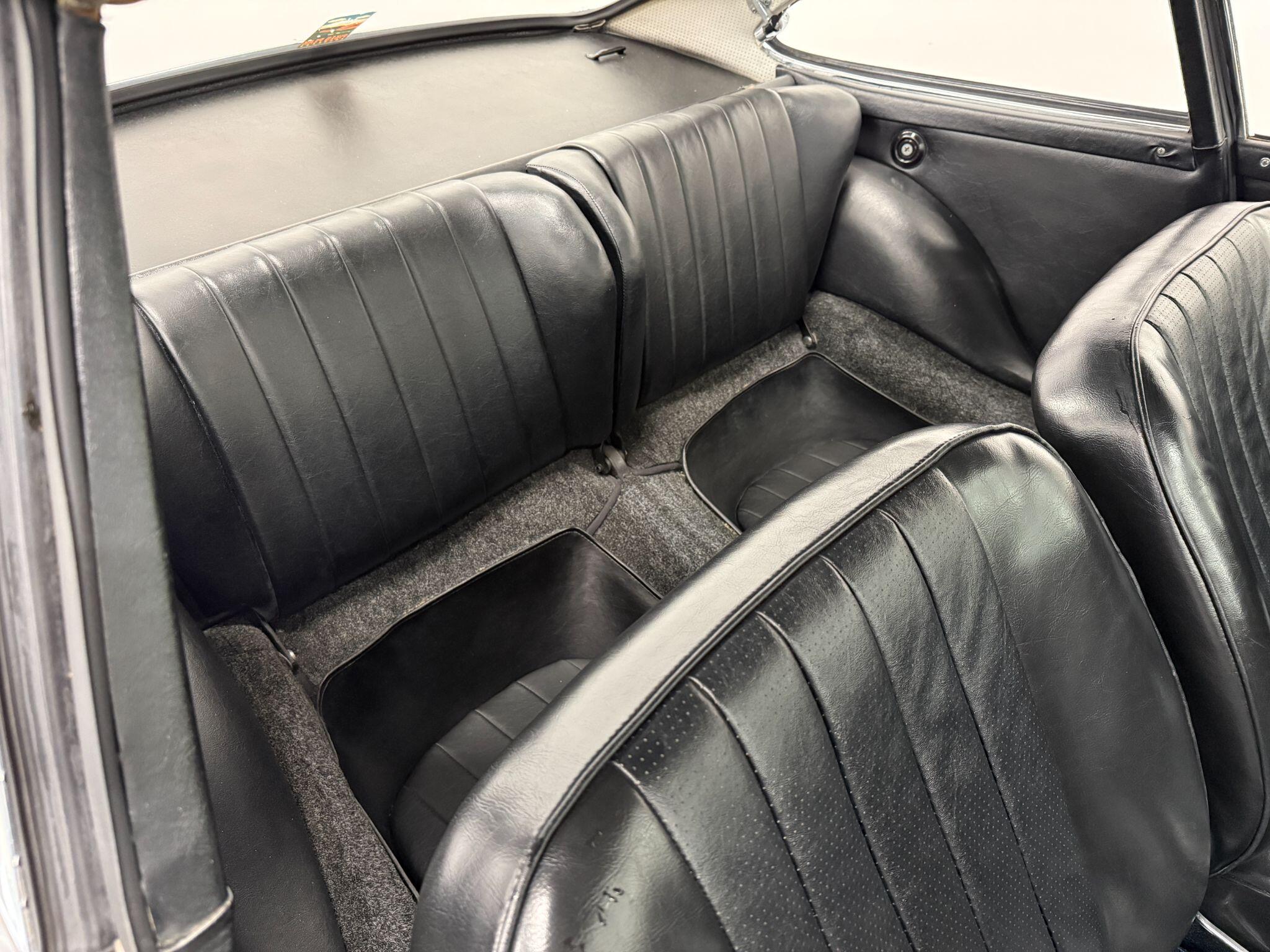 Porsche 911 view 14
