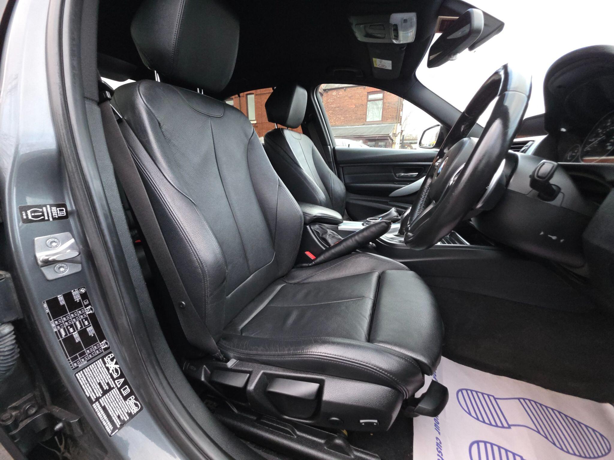 2013 BMW 3 Series image 18