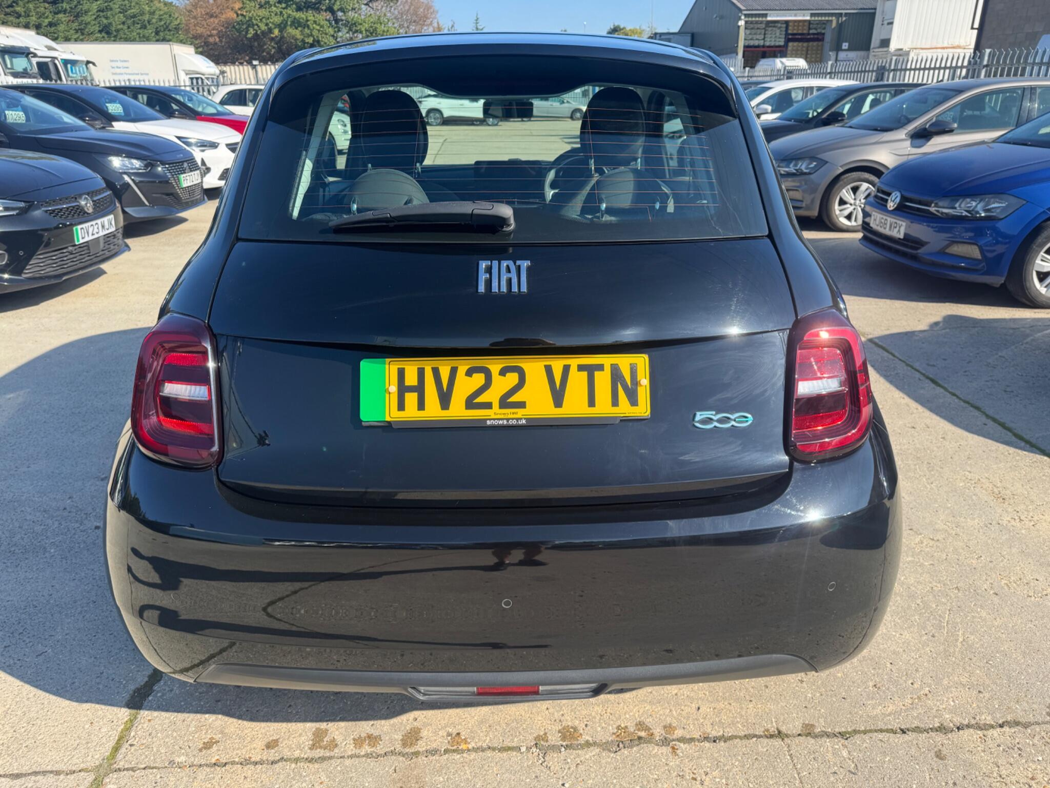 Fiat 500e view 11