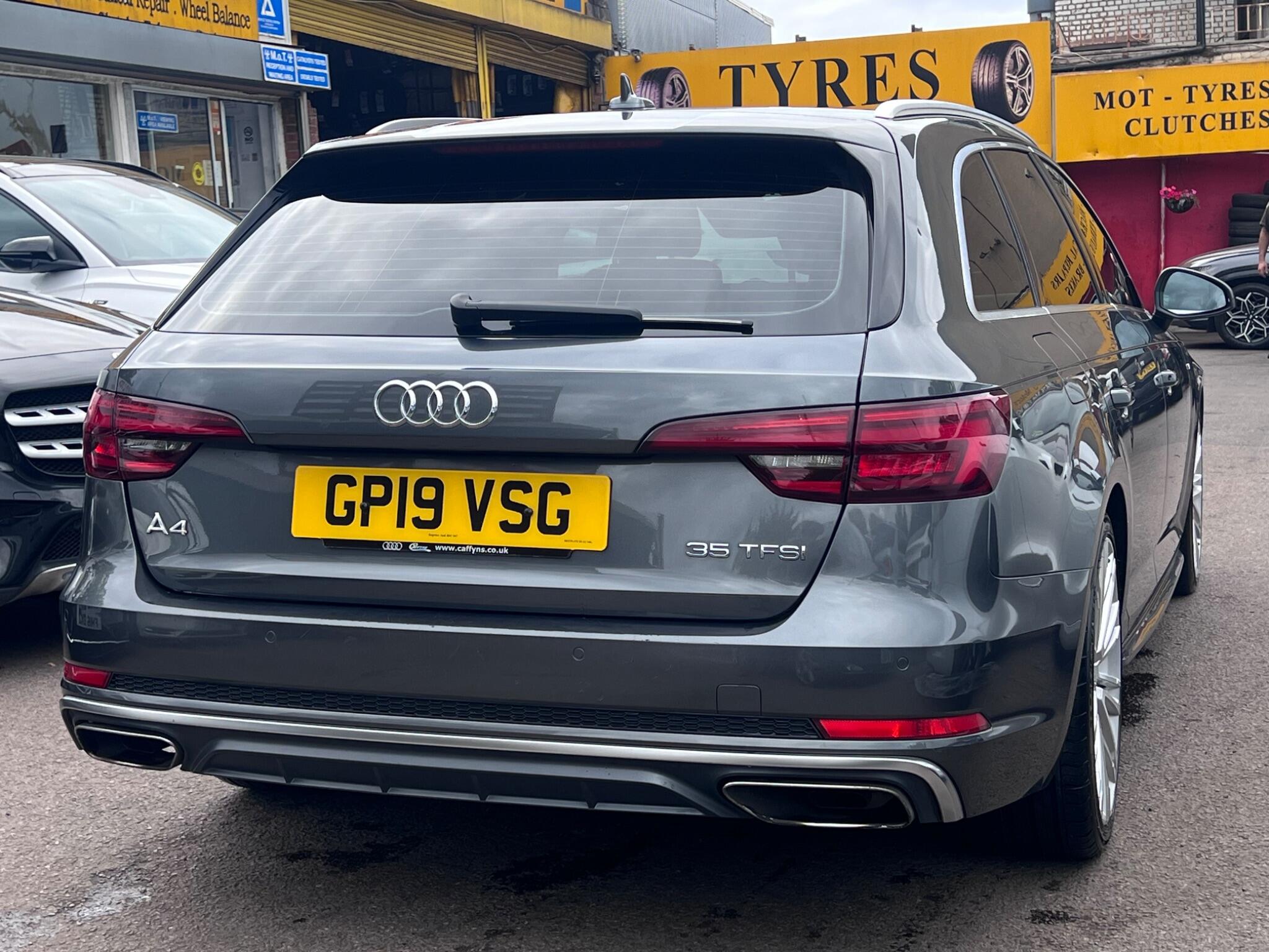 Audi A4 Avant view 13