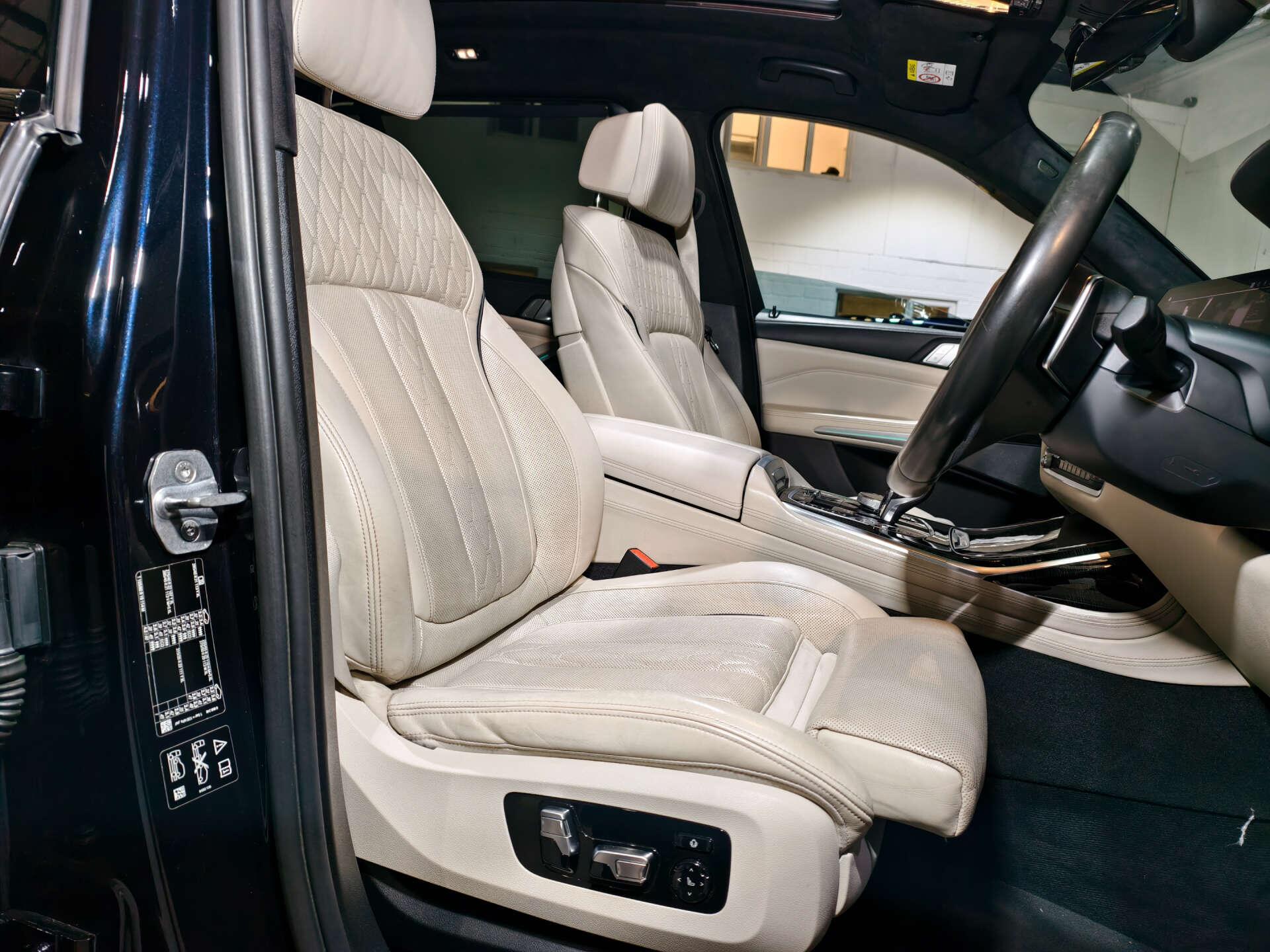 BMW X7 view 31