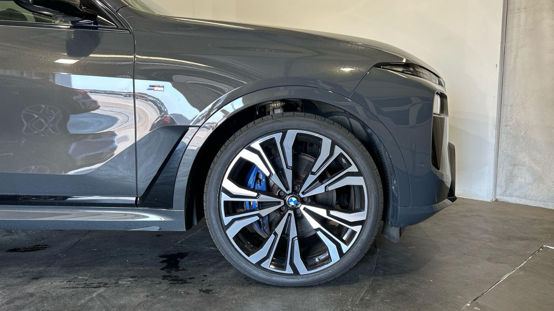BMW X7 view 14