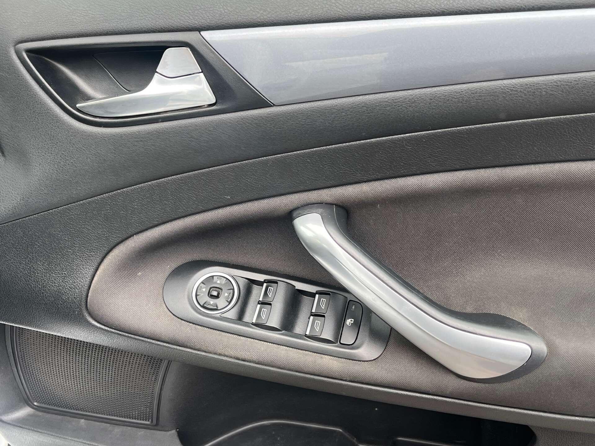 Ford Mondeo view 36
