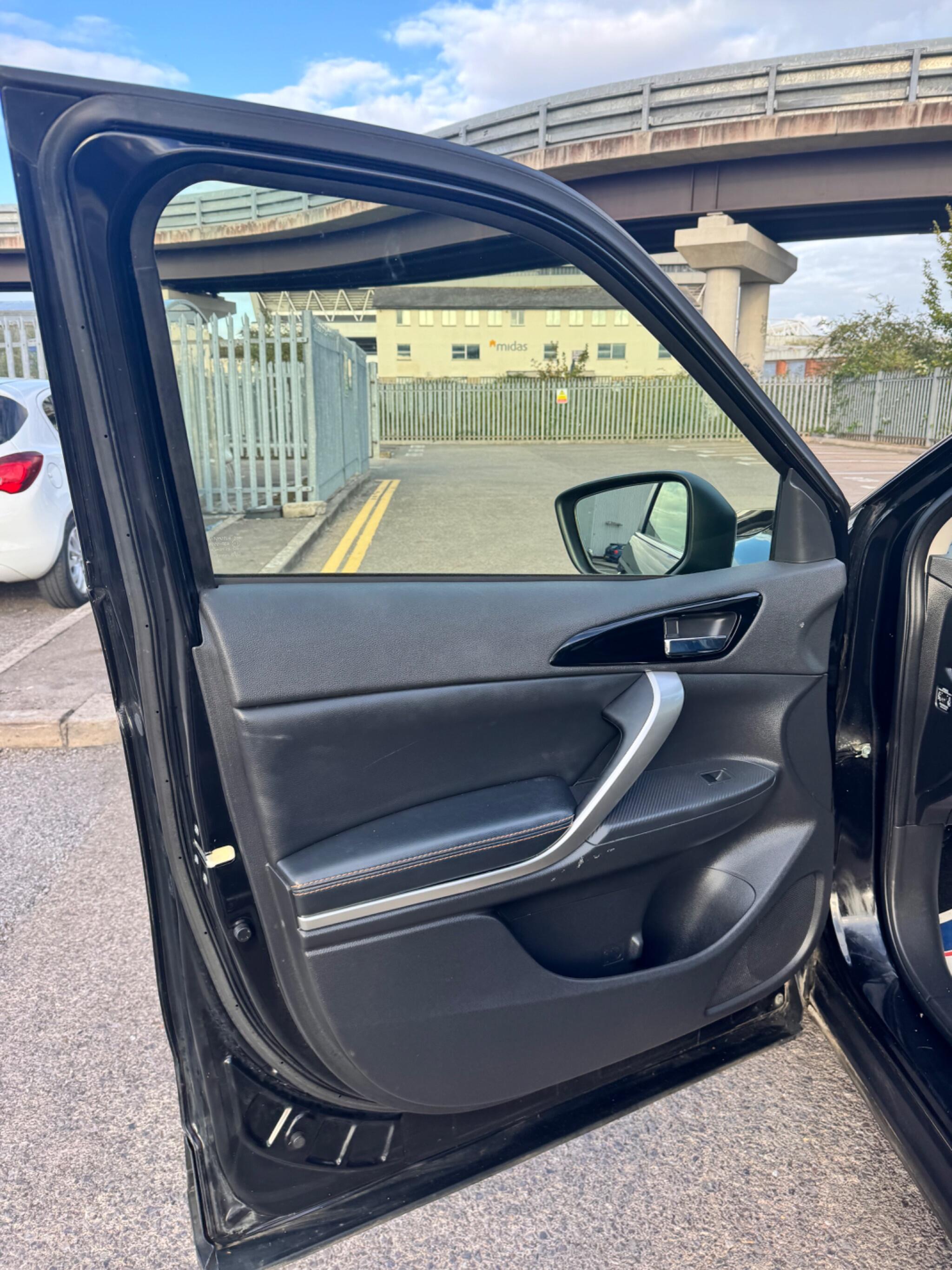 Mitsubishi Eclipse Cross view 33