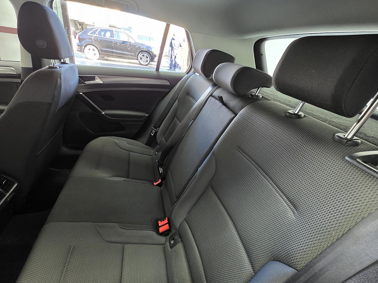 Volkswagen Golf view 18