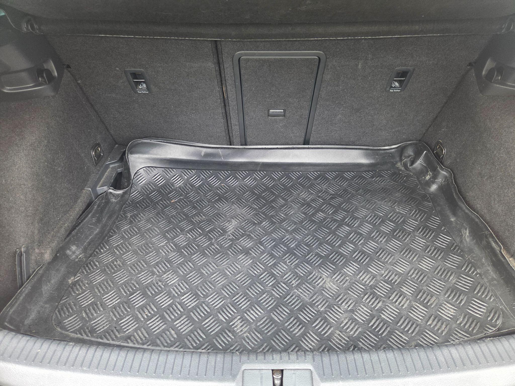 Volkswagen Golf view 20