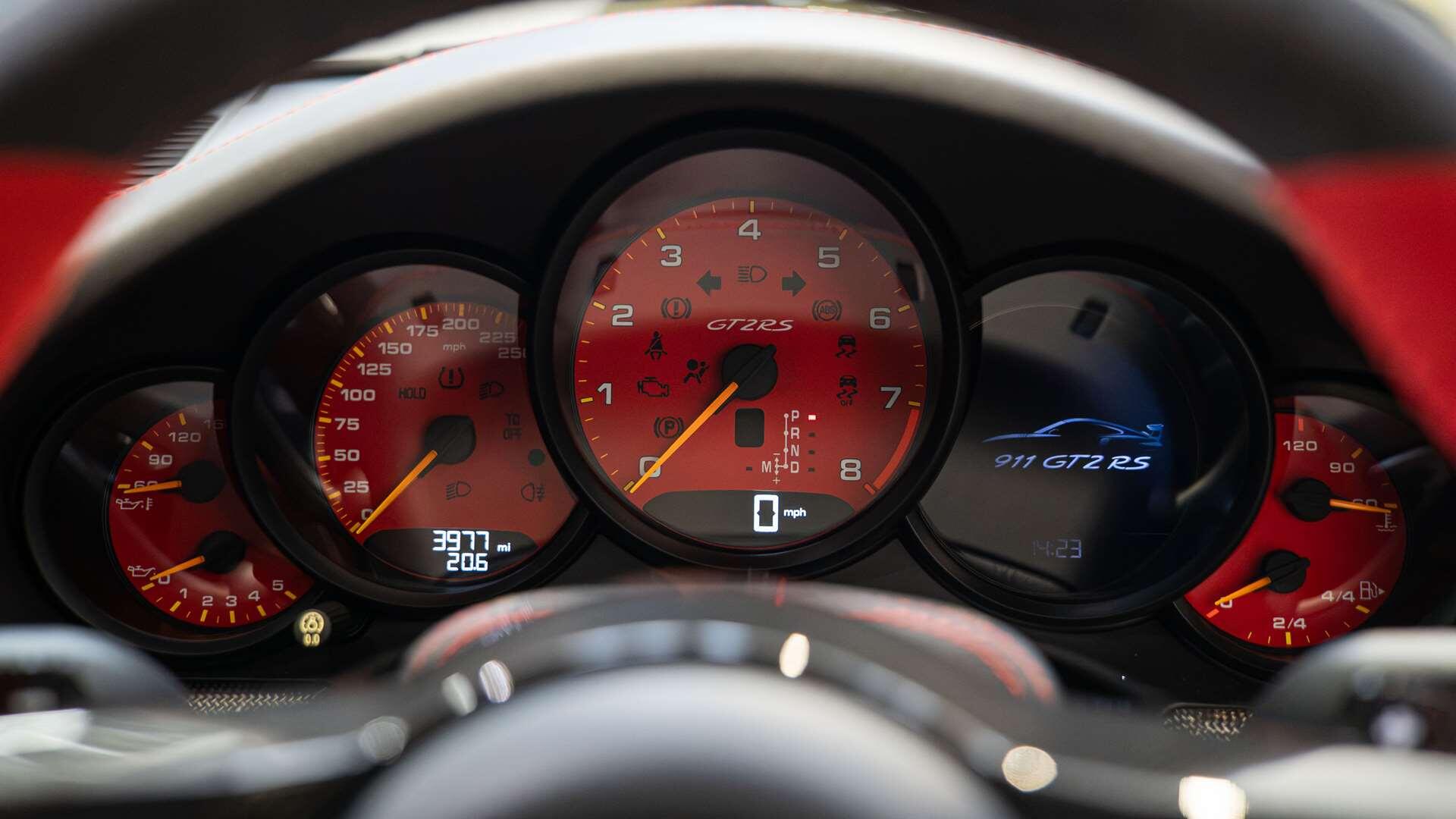Porsche 911 view 14