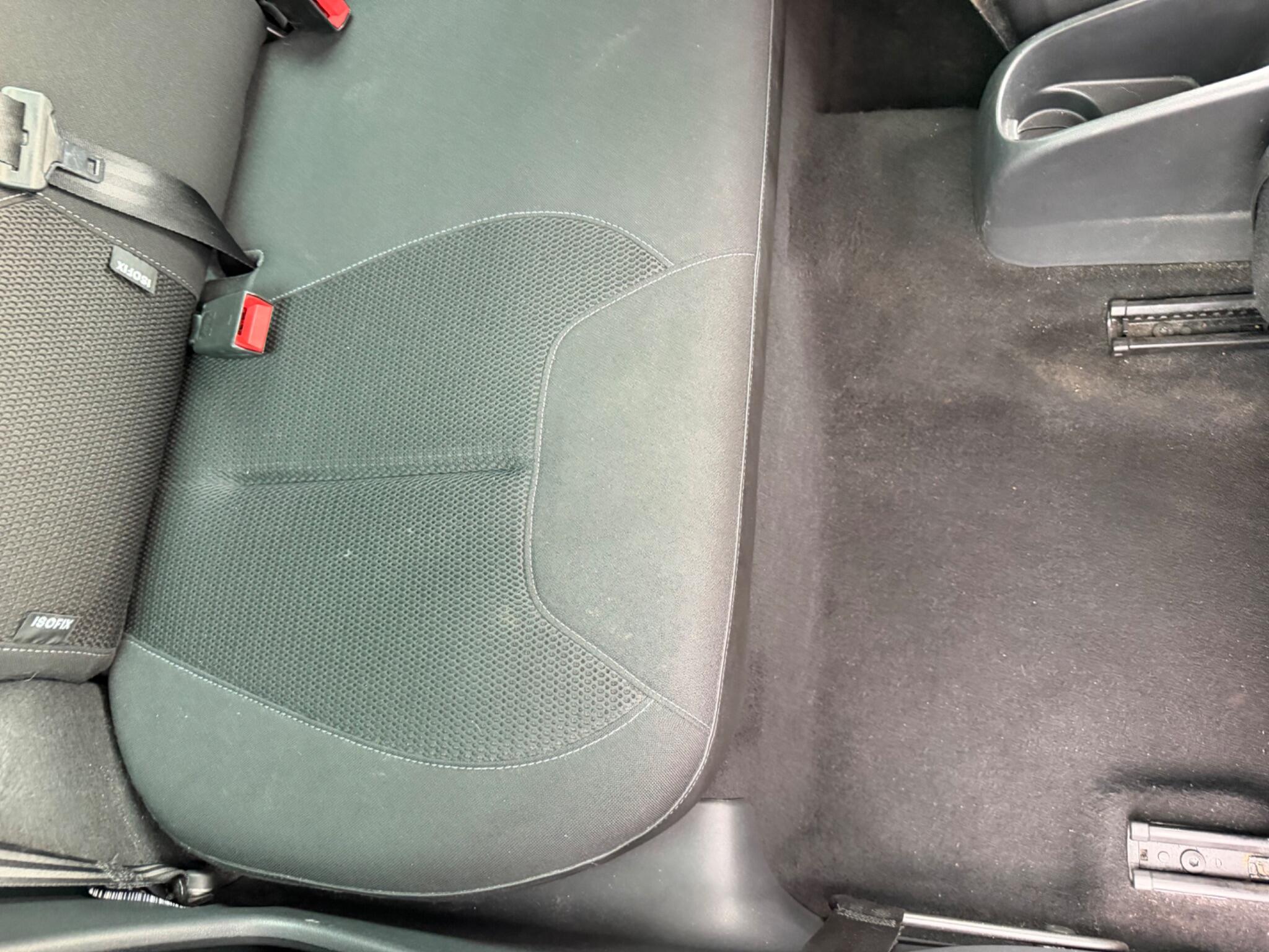 DS Automobiles DS 3 view 19