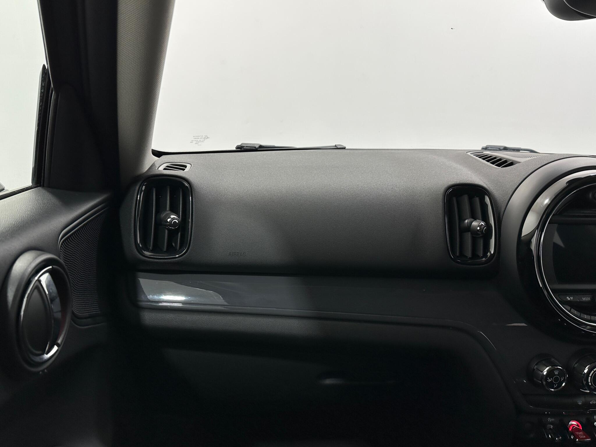Mini Countryman view 30