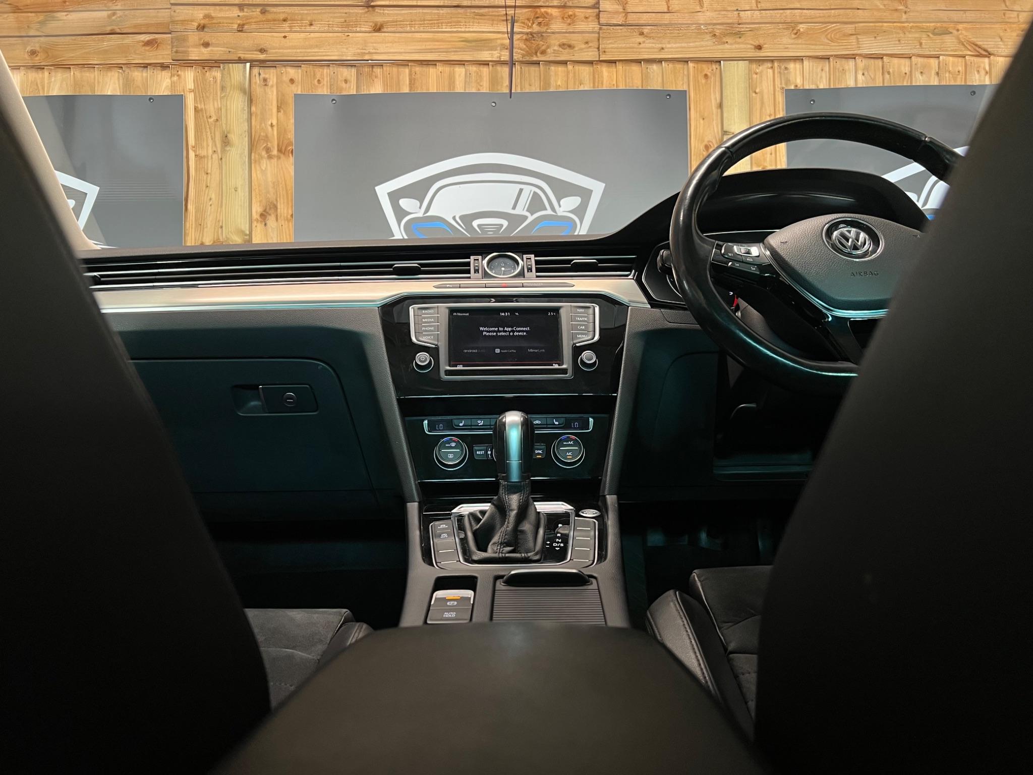 Volkswagen Passat view 43