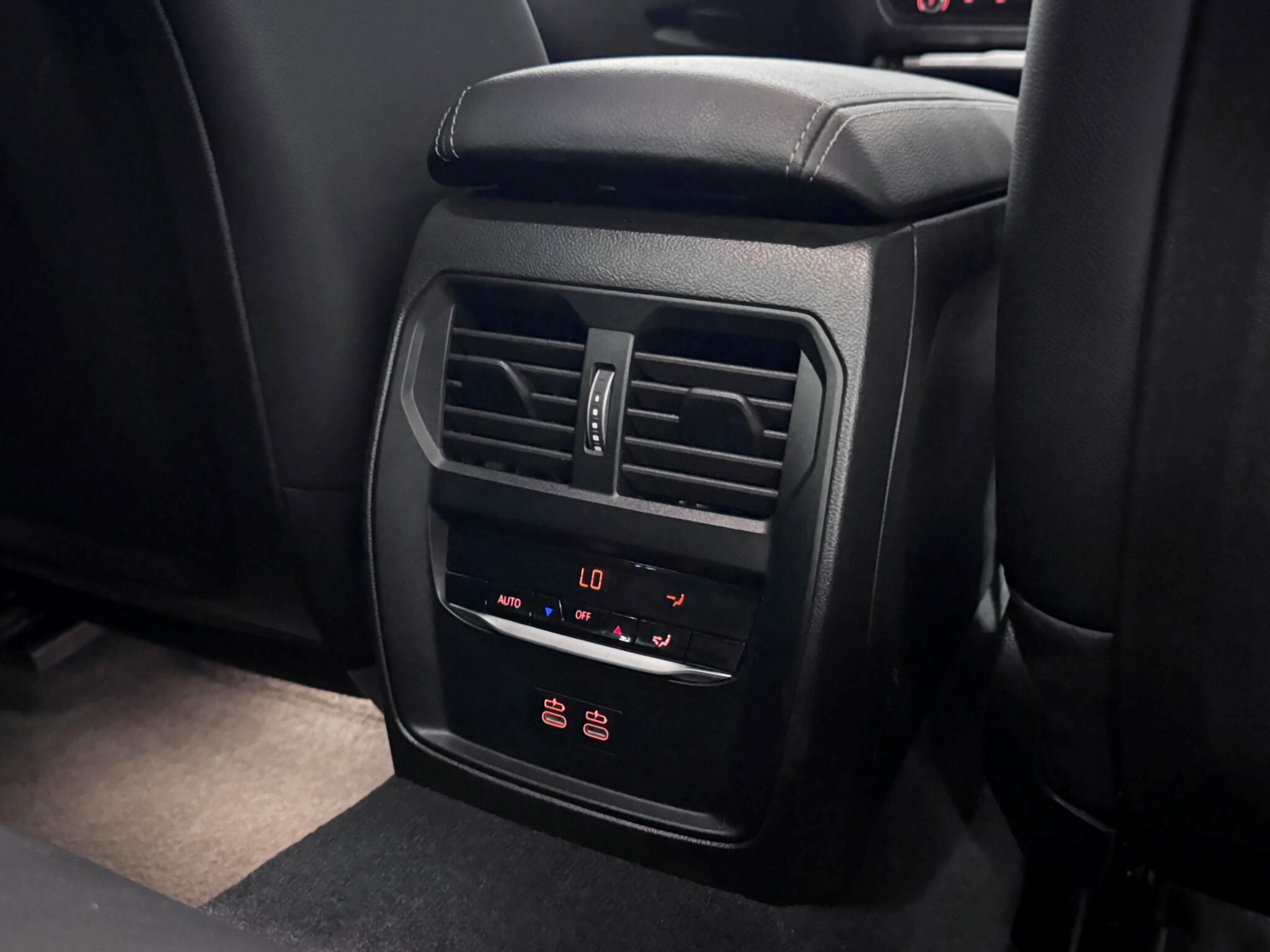 BMW 3 Series view 12