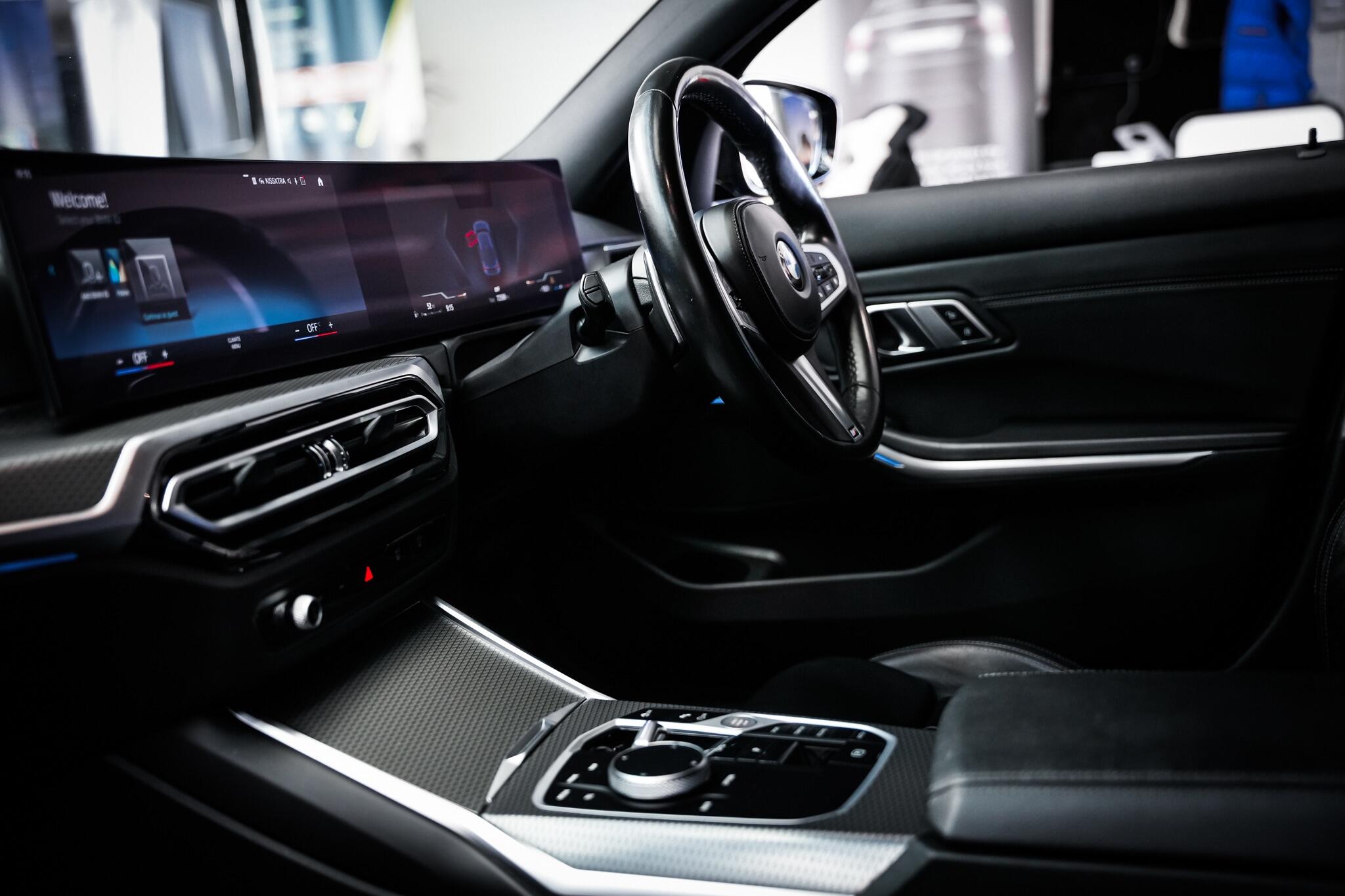 BMW 3 Series view 3