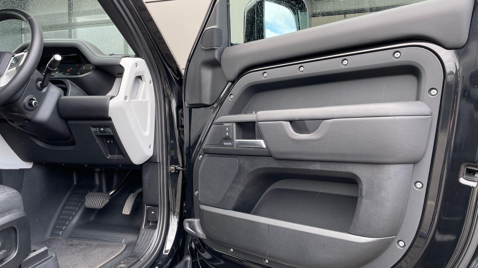 Land Rover Defender view 49