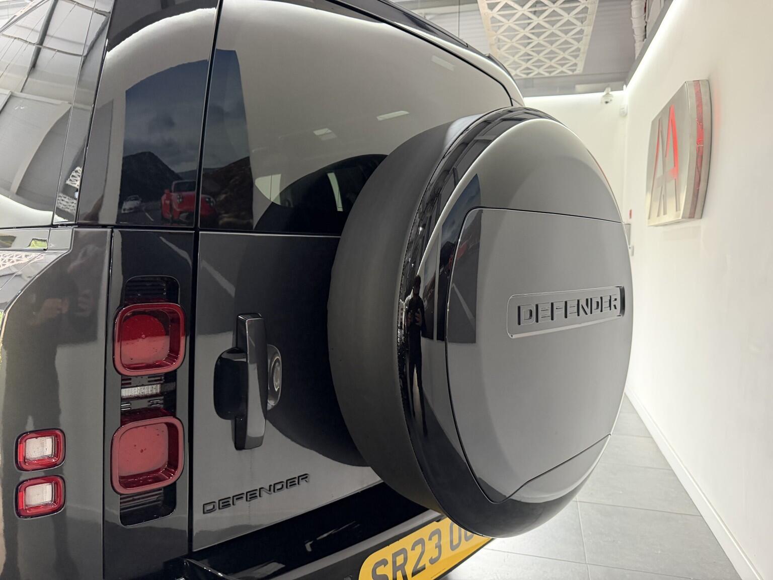 Land Rover Defender 110 view 38