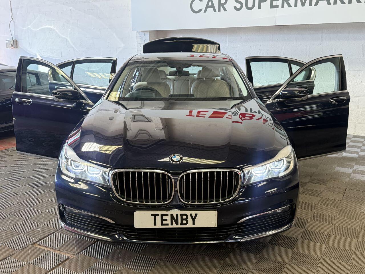 BMW 7 Series view 12