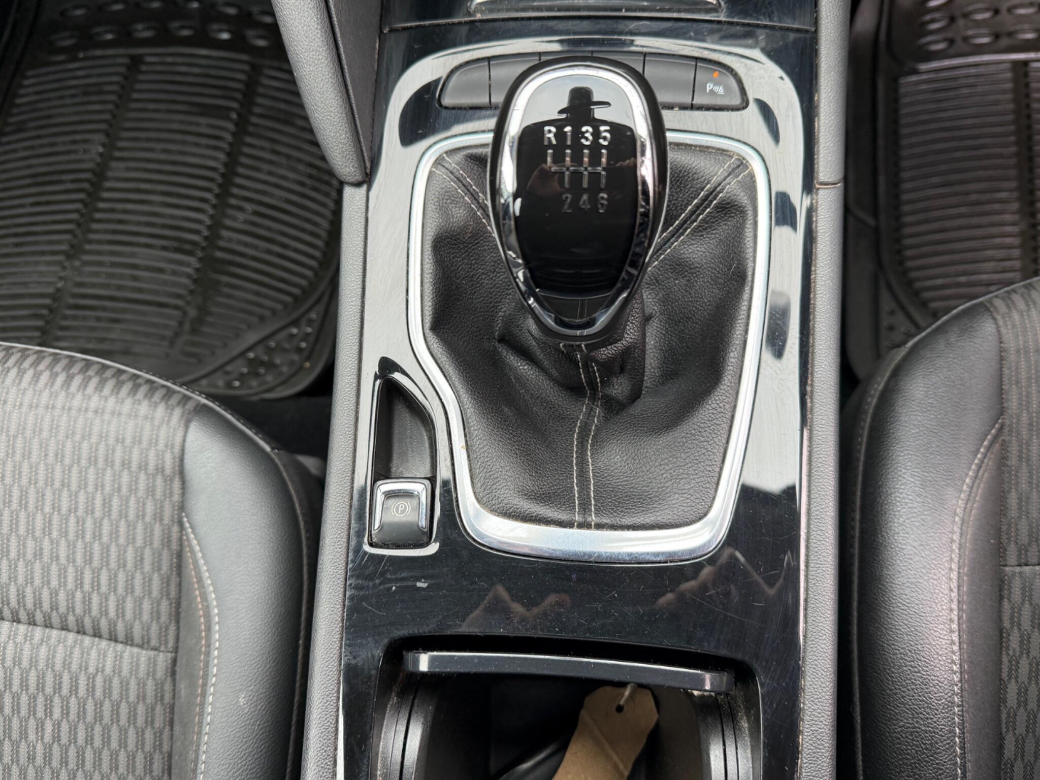 2017 Vauxhall Insignia image 20