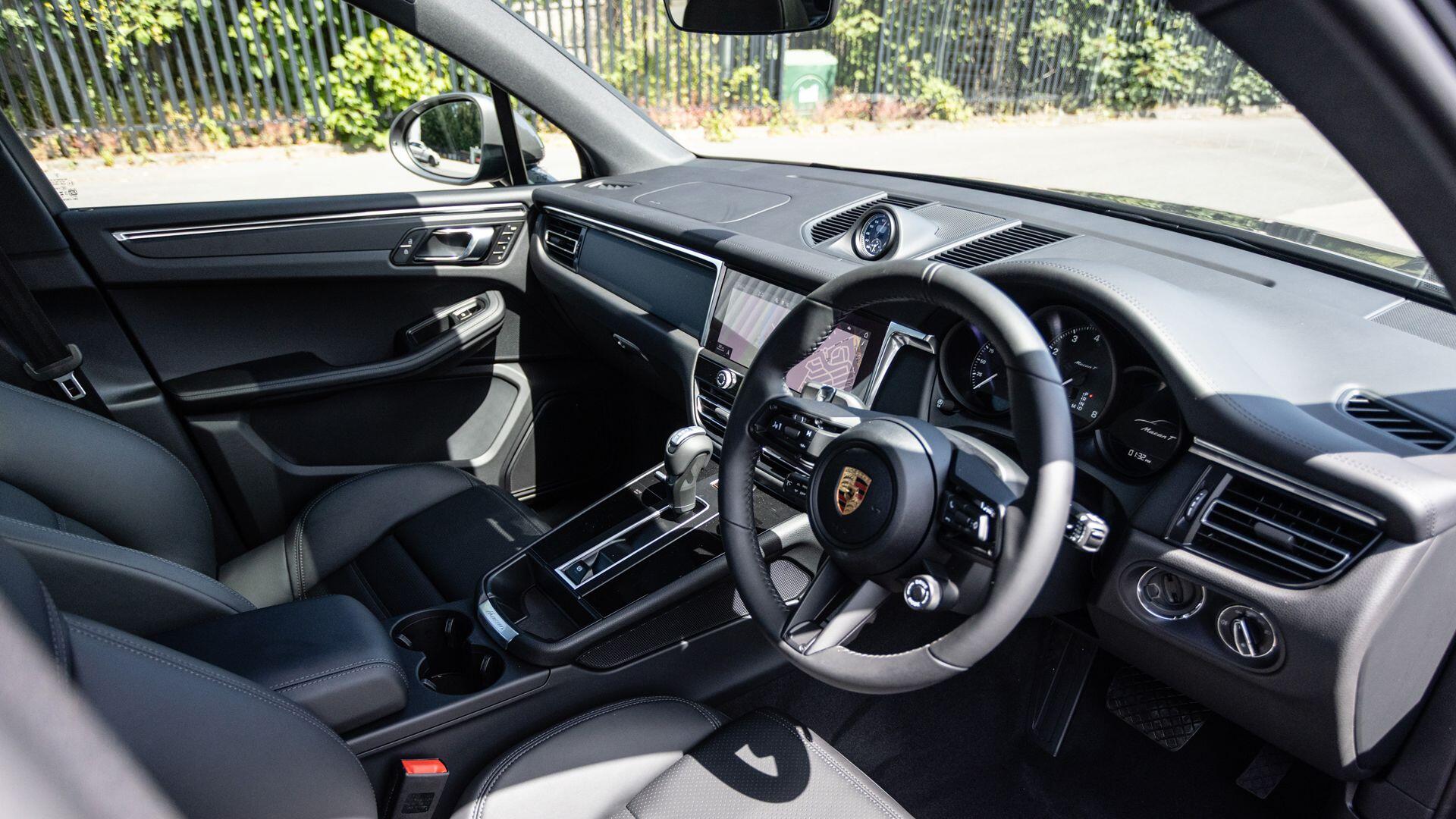 Porsche Macan view 11