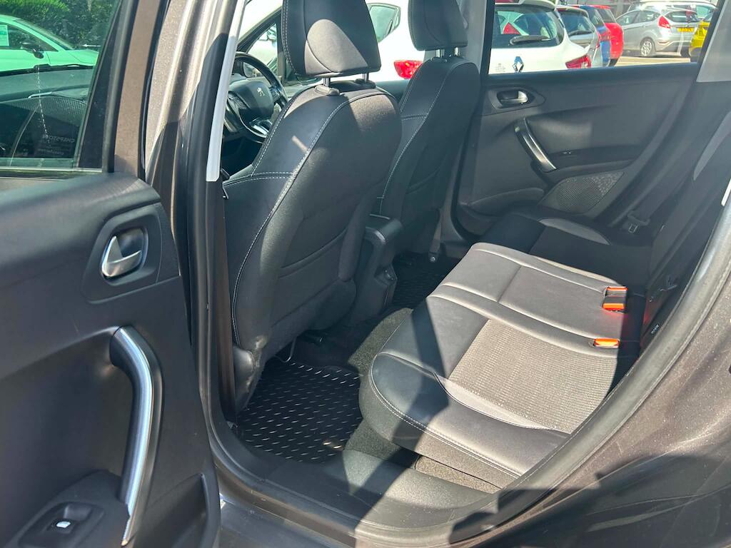 Peugeot 2008 view 14