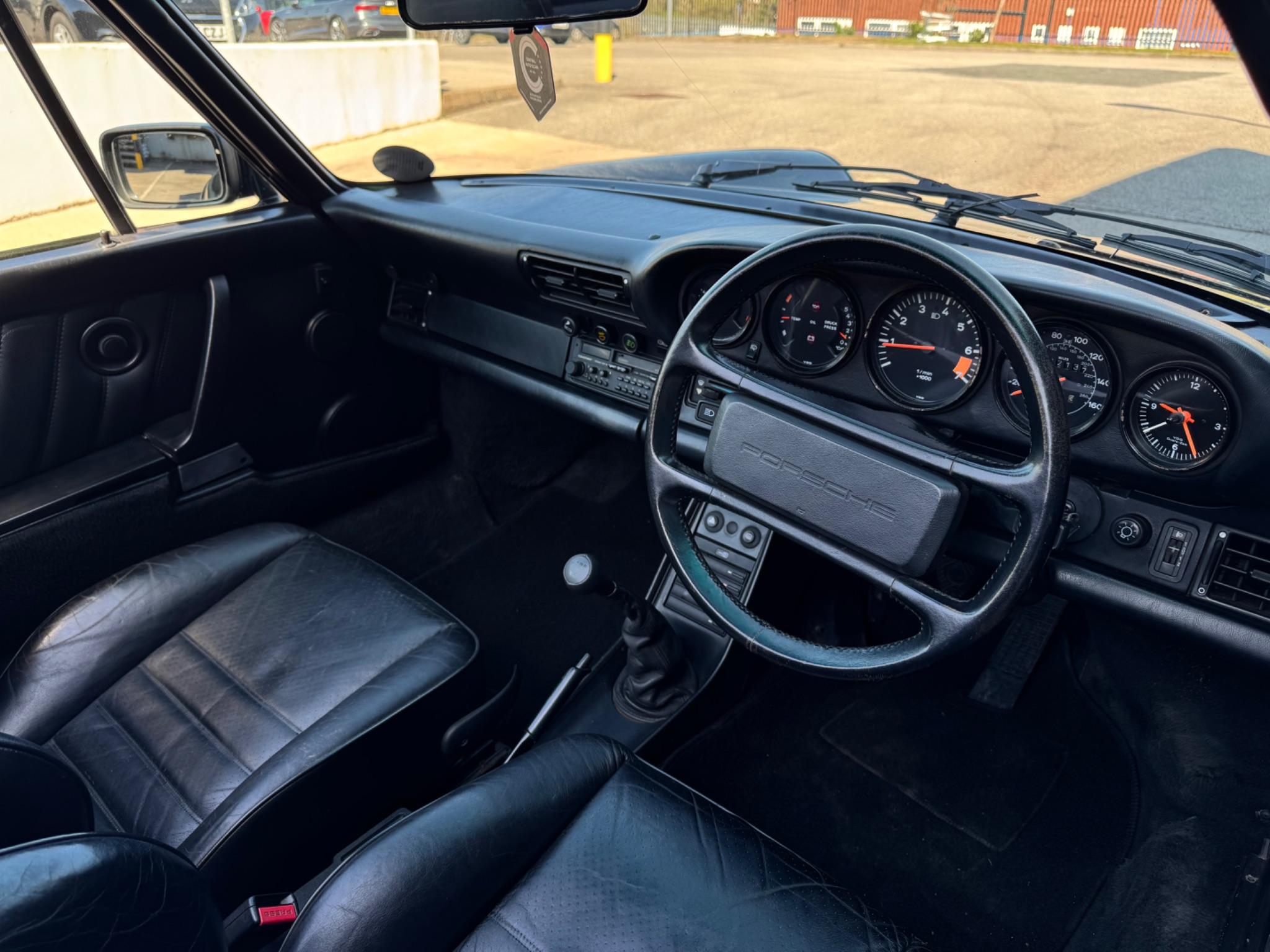 Porsche 911 view 25