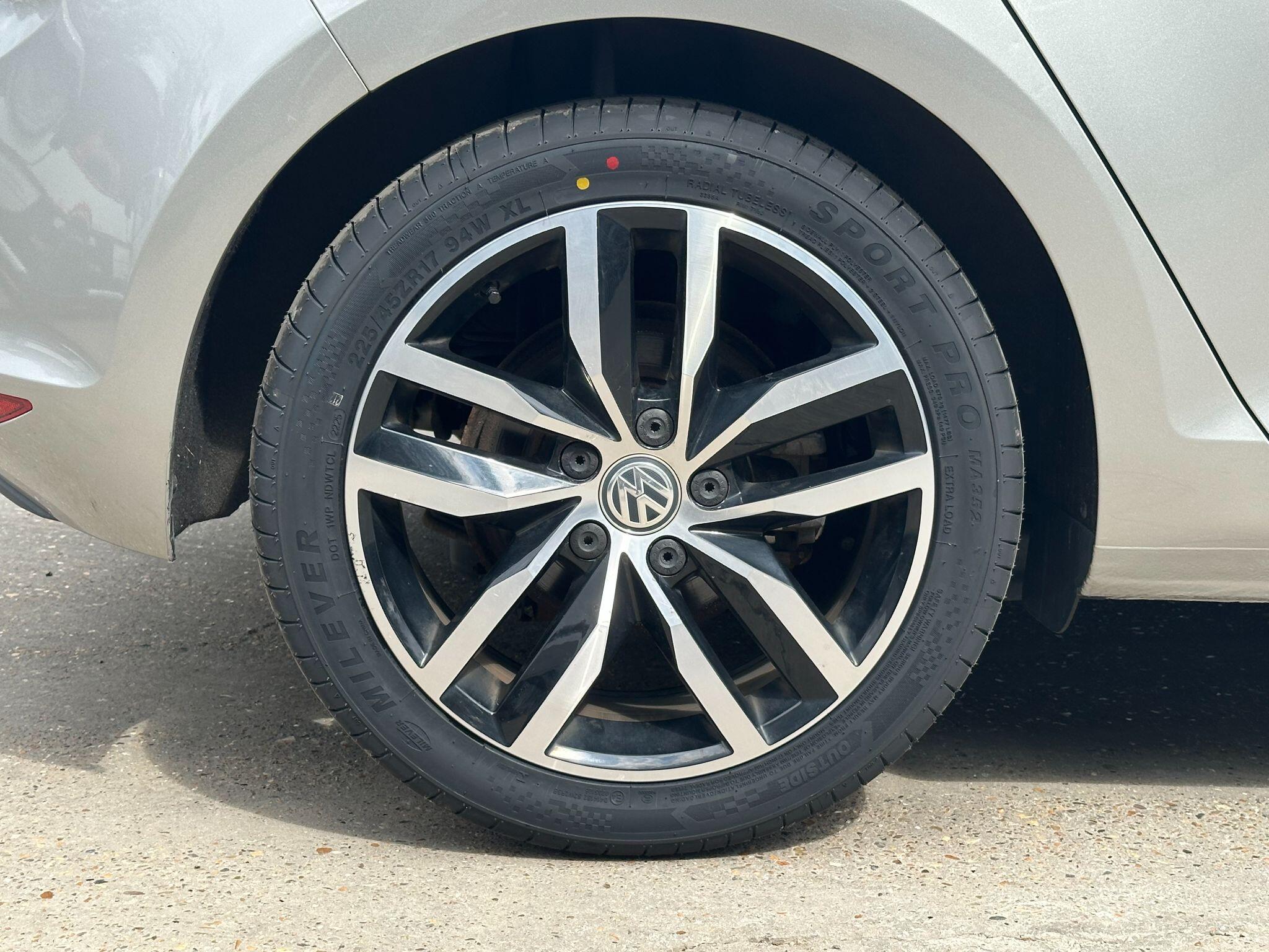 2014 Volkswagen Golf image 44