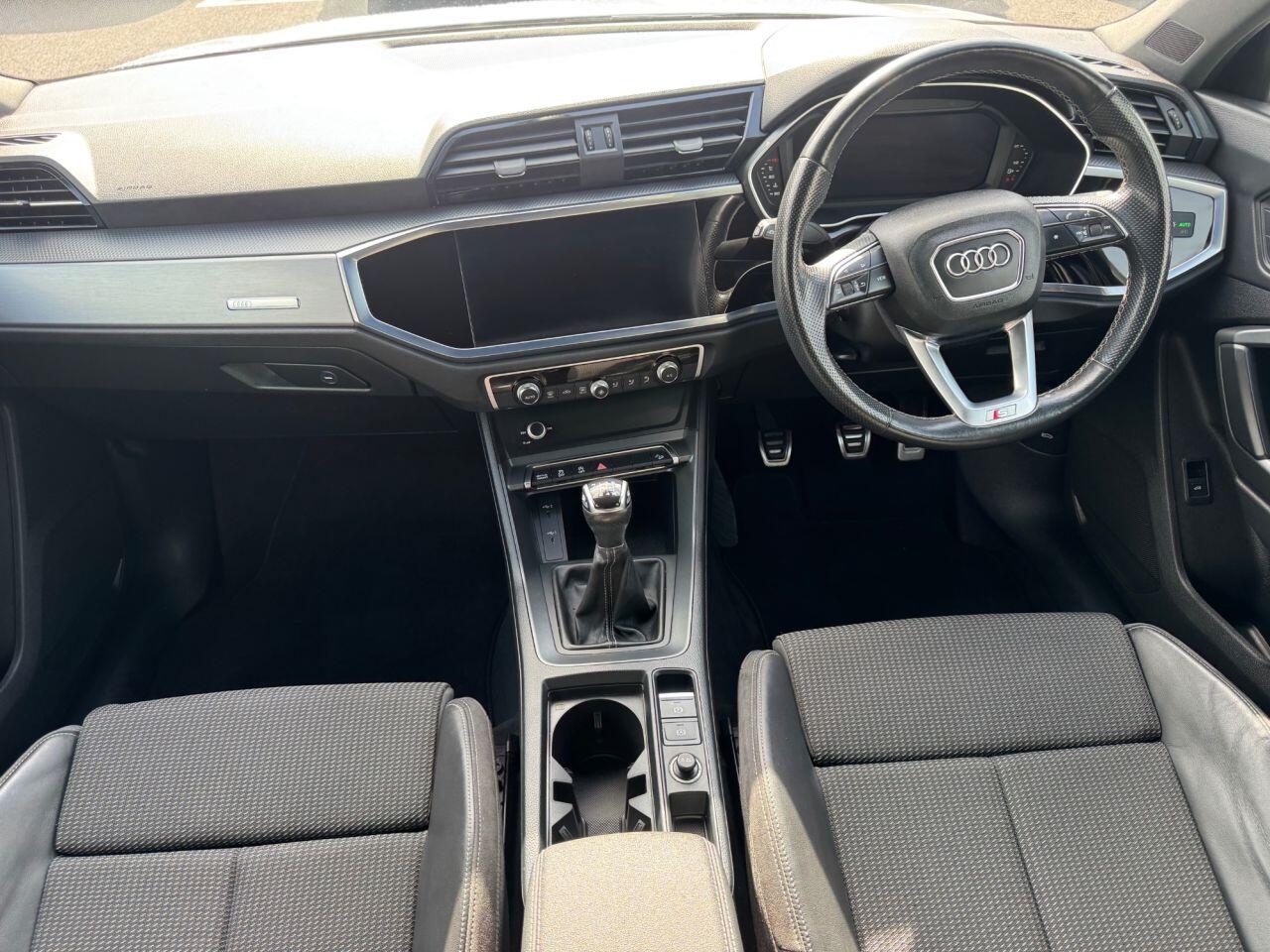 Audi Q3 view 19