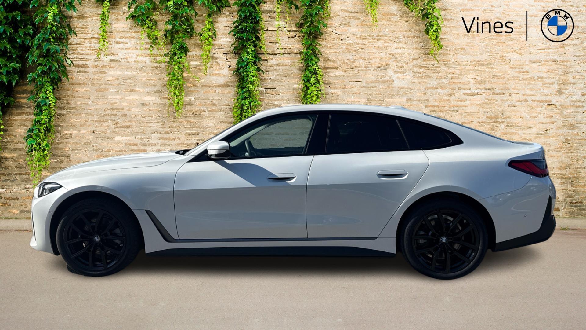 BMW i4 view 3