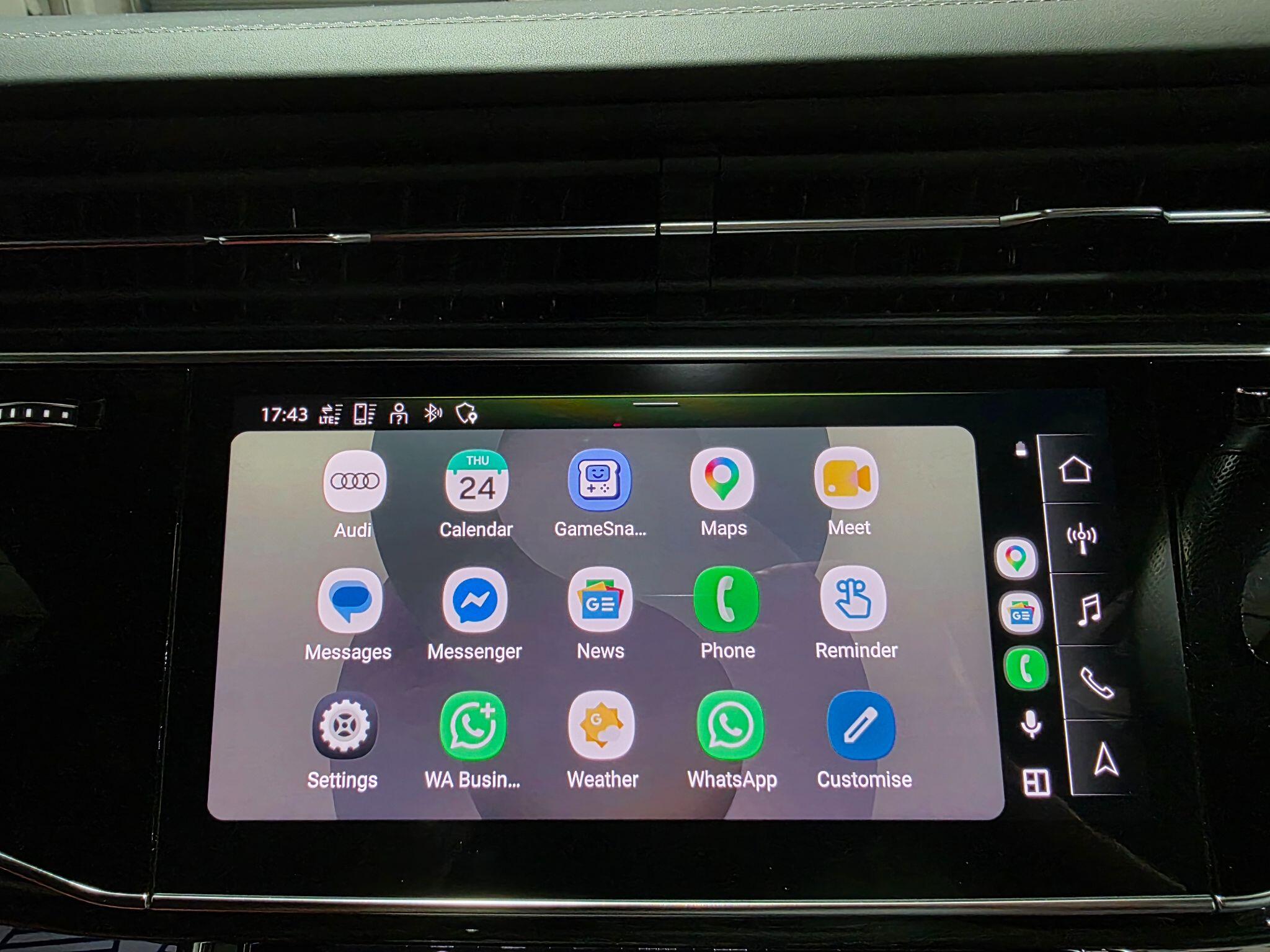 Audi SQ8 view 10