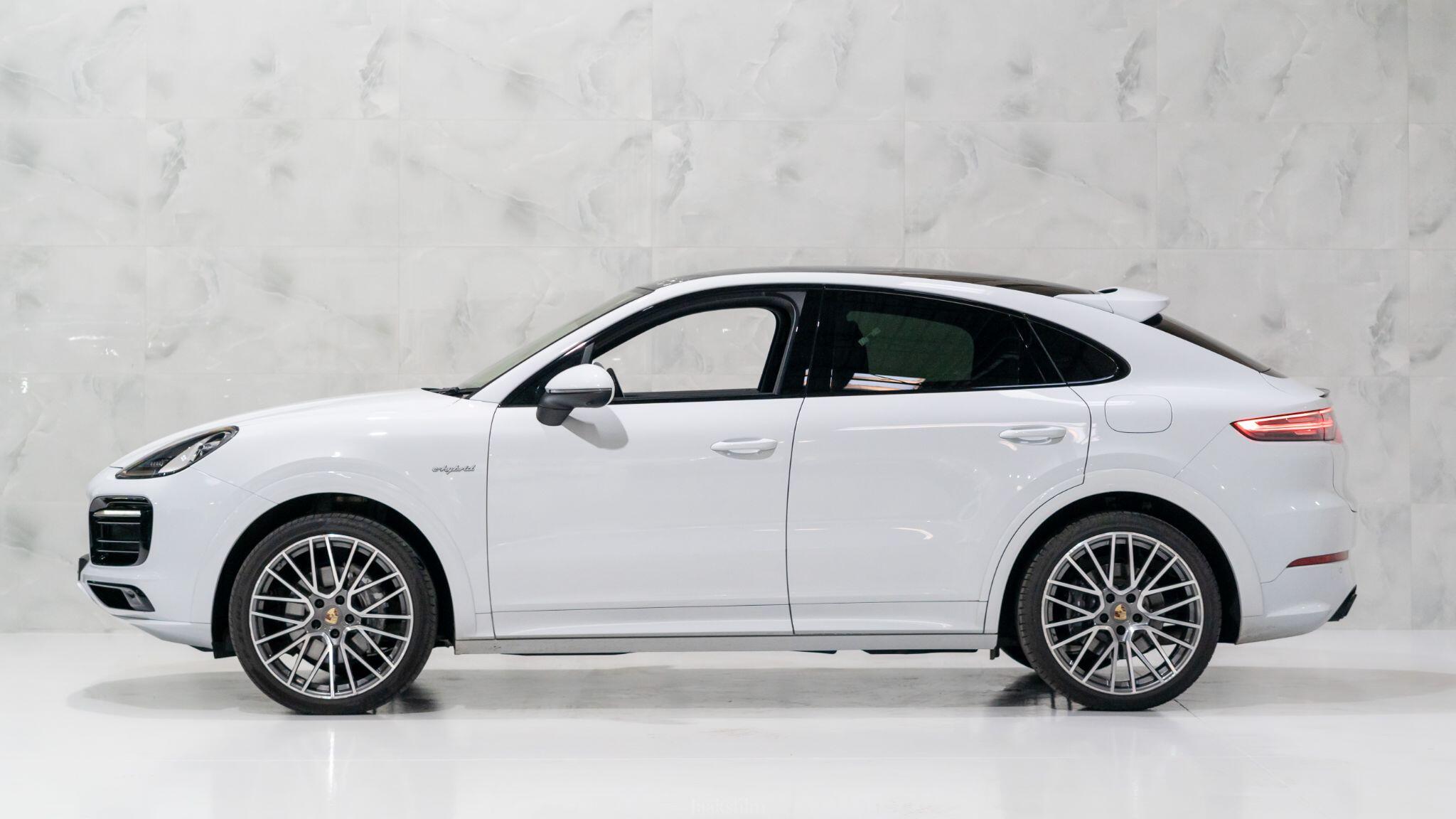 Porsche Cayenne view 10