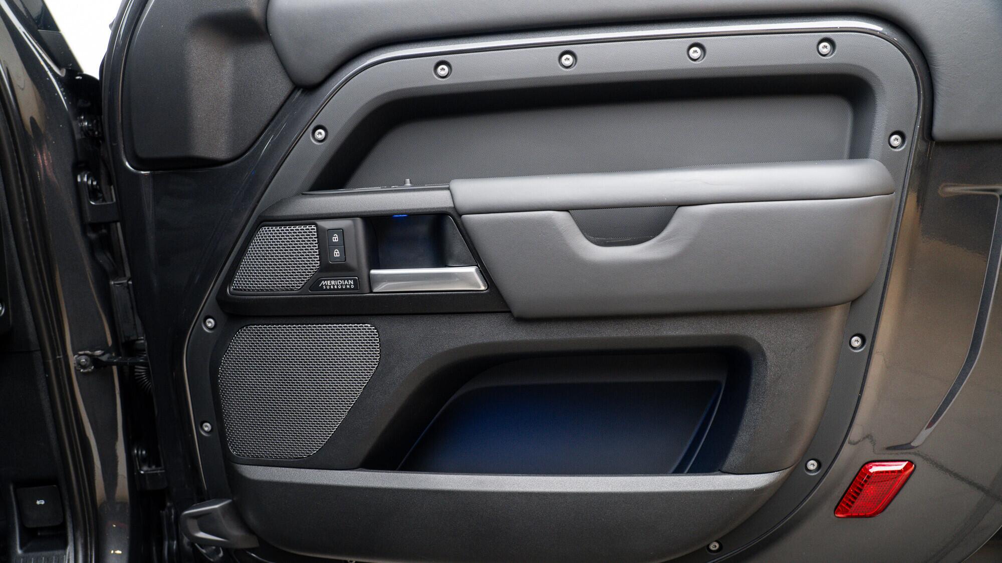 Land Rover Defender view 43