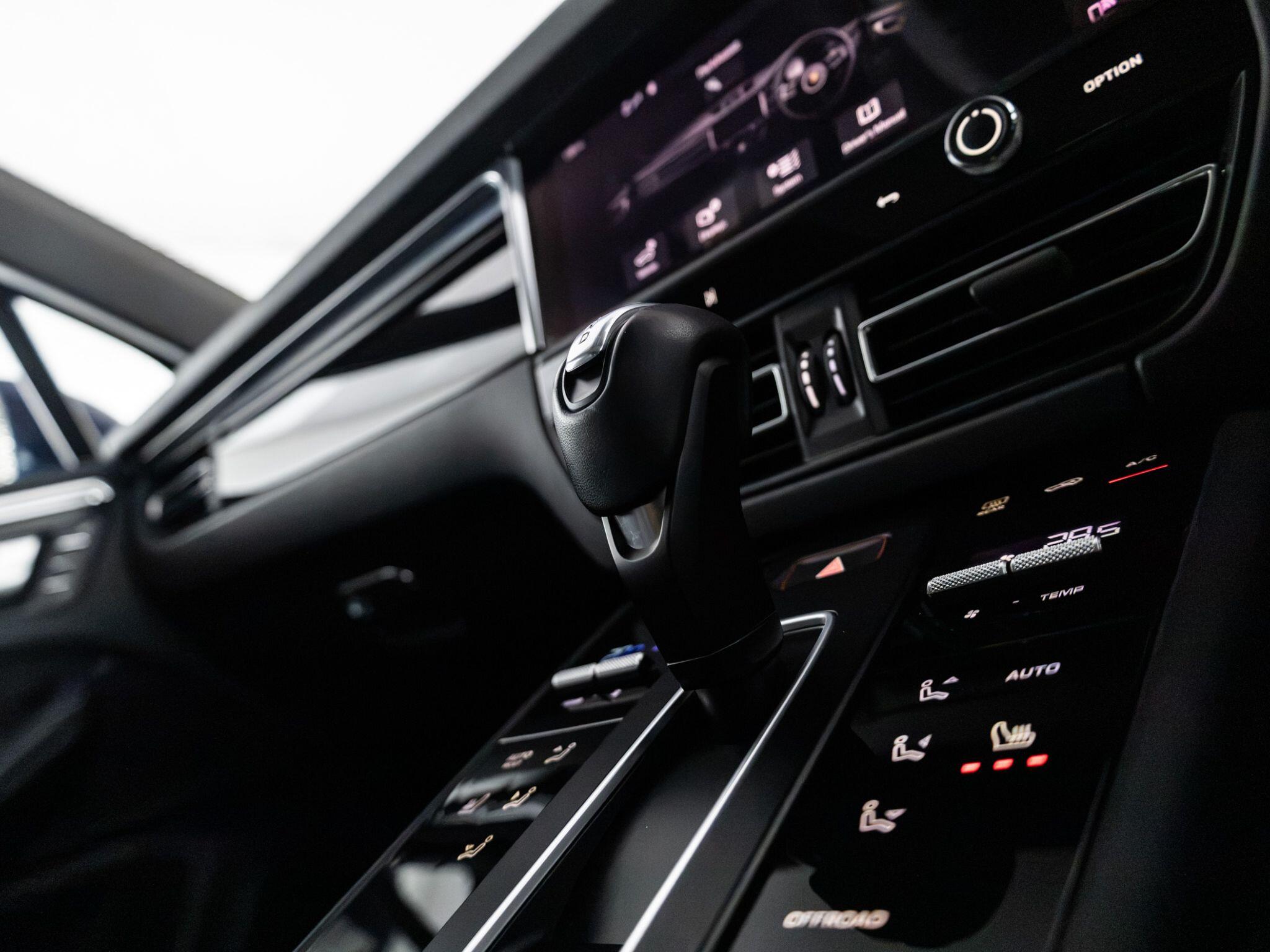 Porsche Macan view 65