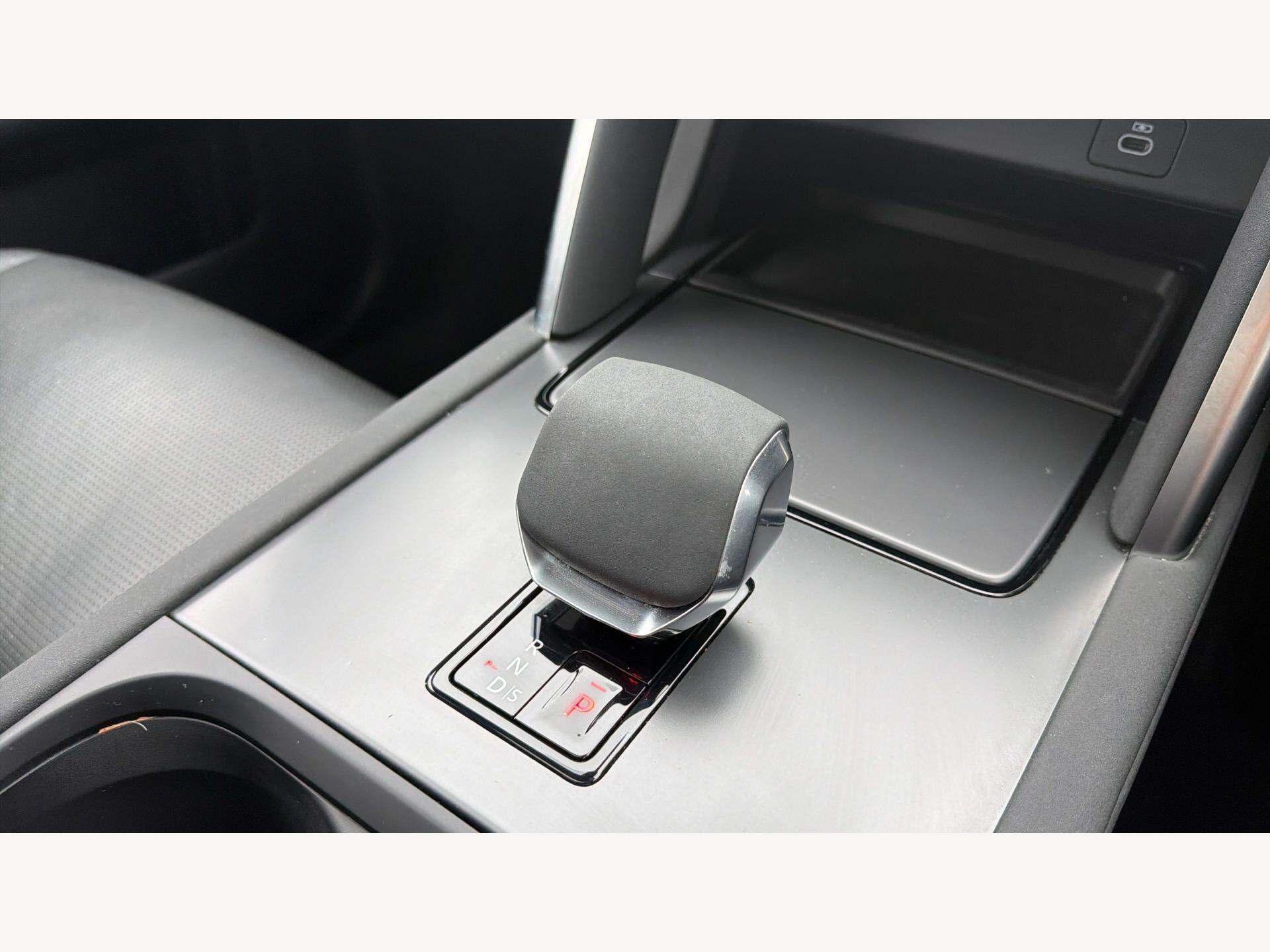 Land Rover Discovery Sport view 16