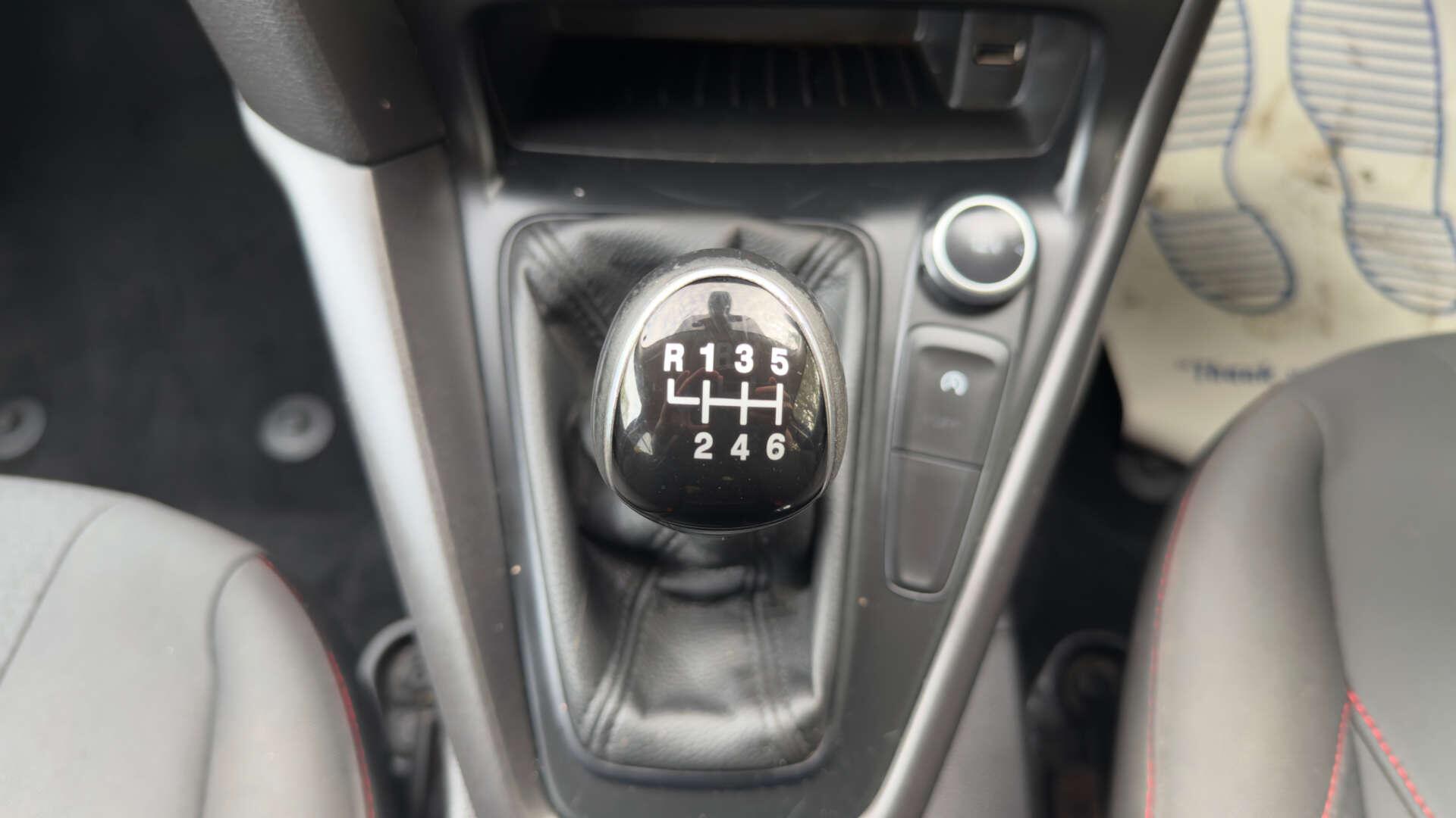 Ford Focus view 31