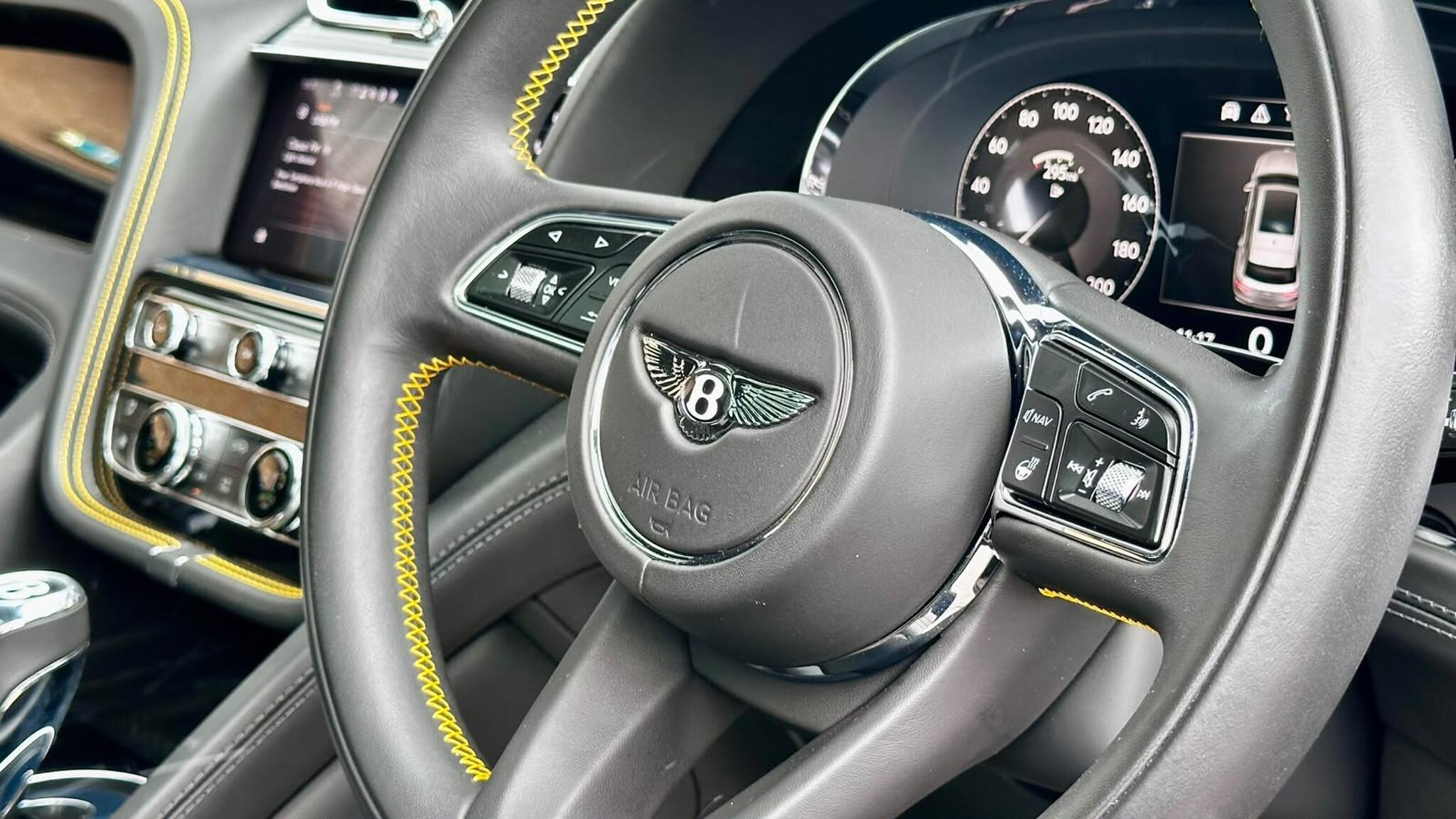 Bentley Bentayga view 60
