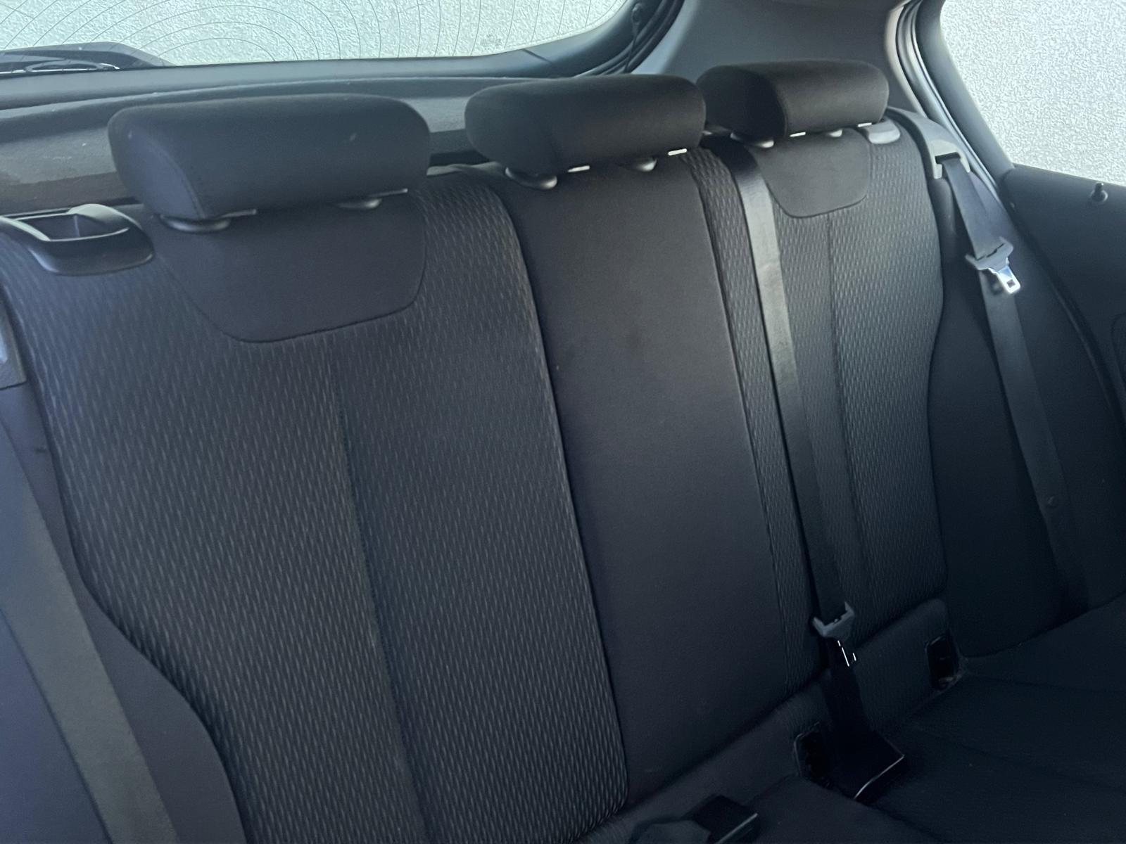 BMW 1 Series view 13