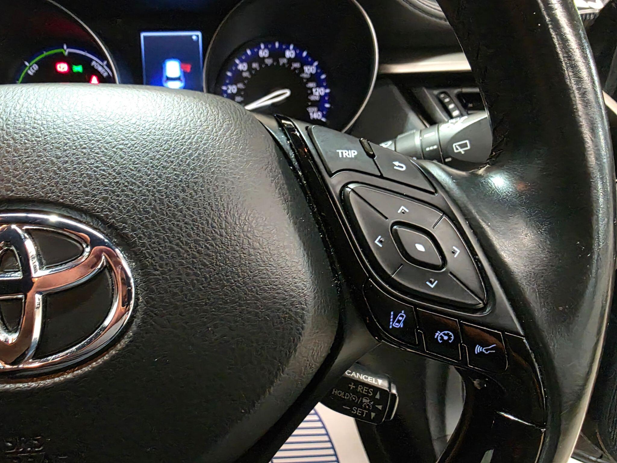 Toyota C-HR view 14