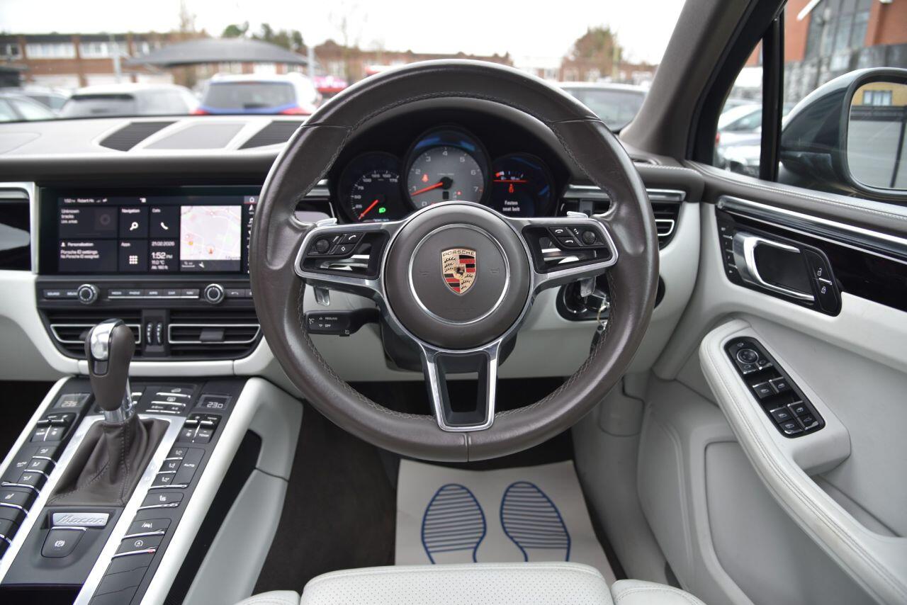 Porsche Macan view 29