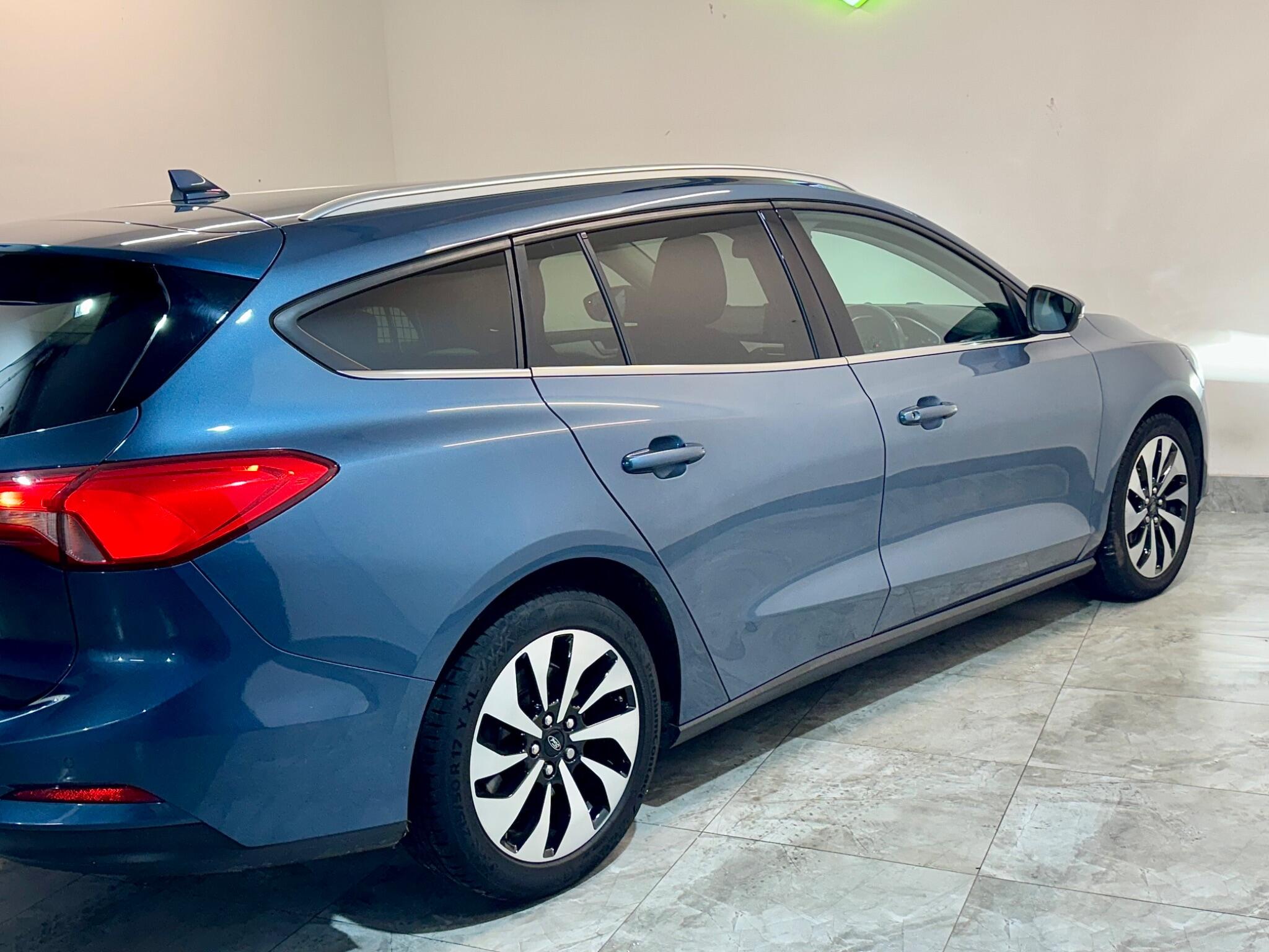 Ford Focus view 44