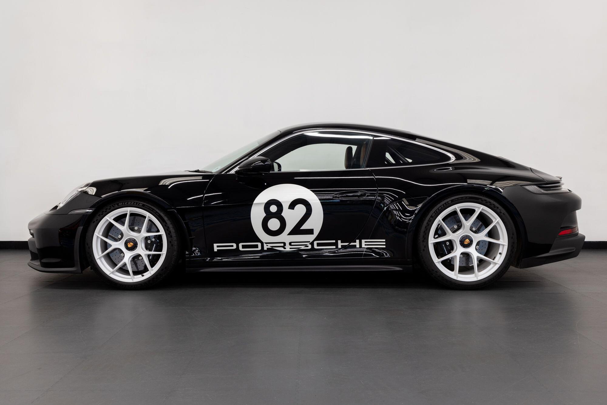 Porsche 911 view 8