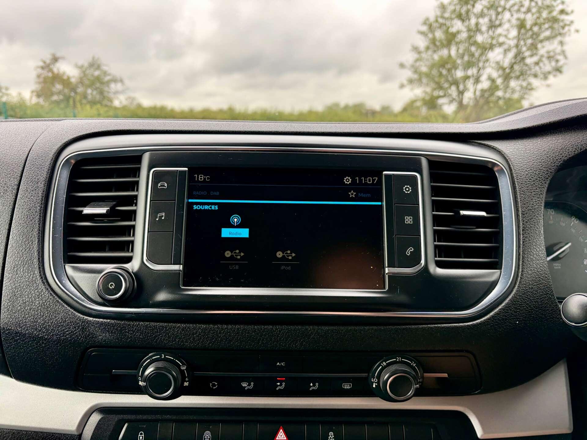 Peugeot Traveller view 42