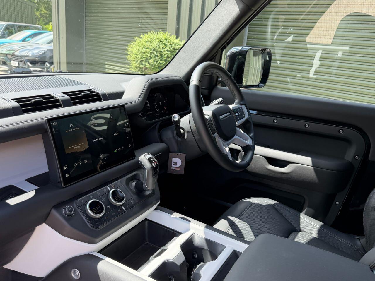 Land Rover Defender 90 view 30