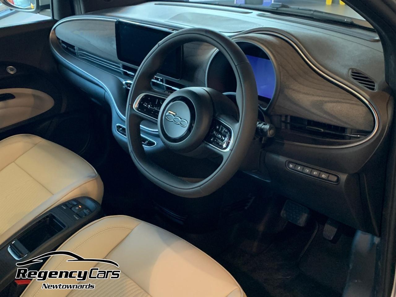 Fiat 500e view 4