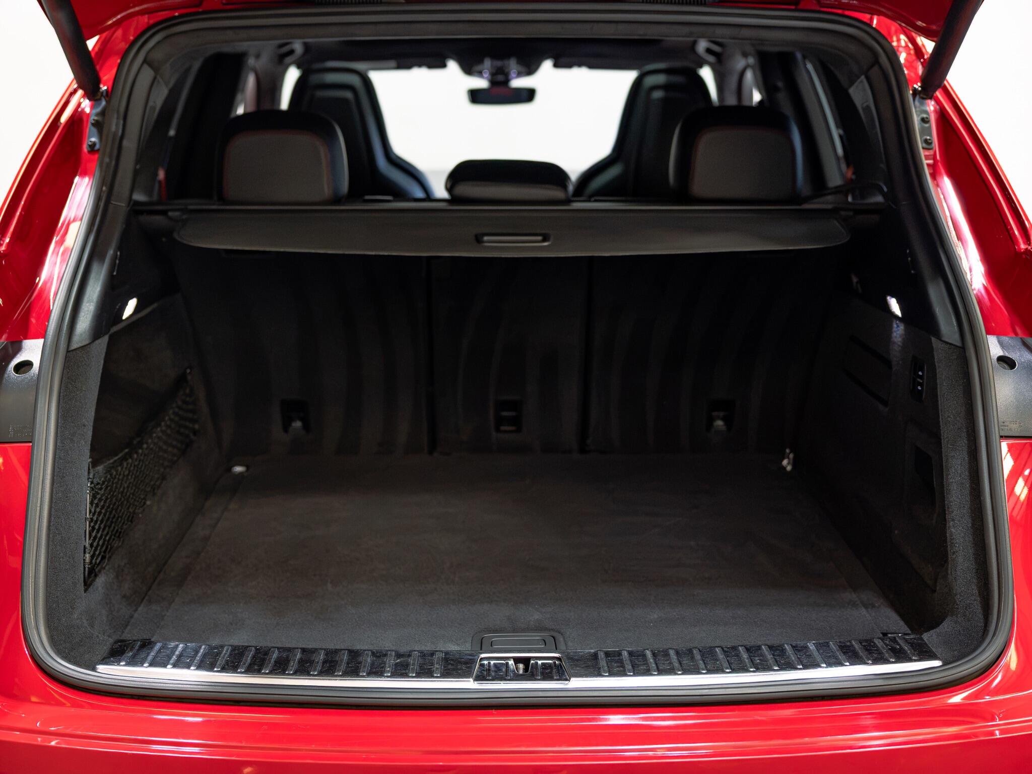 Porsche Cayenne view 26