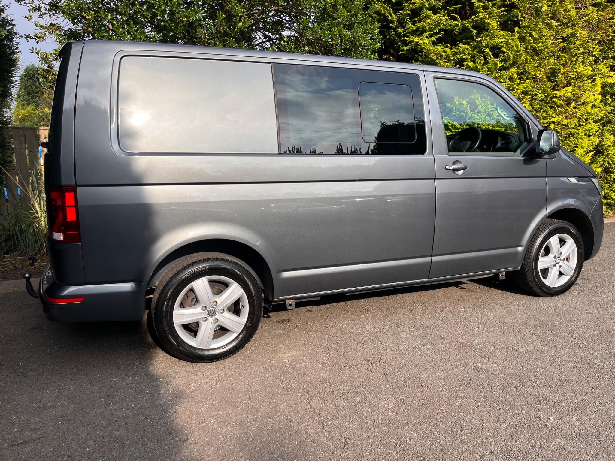 Volkswagen Transporter view 18