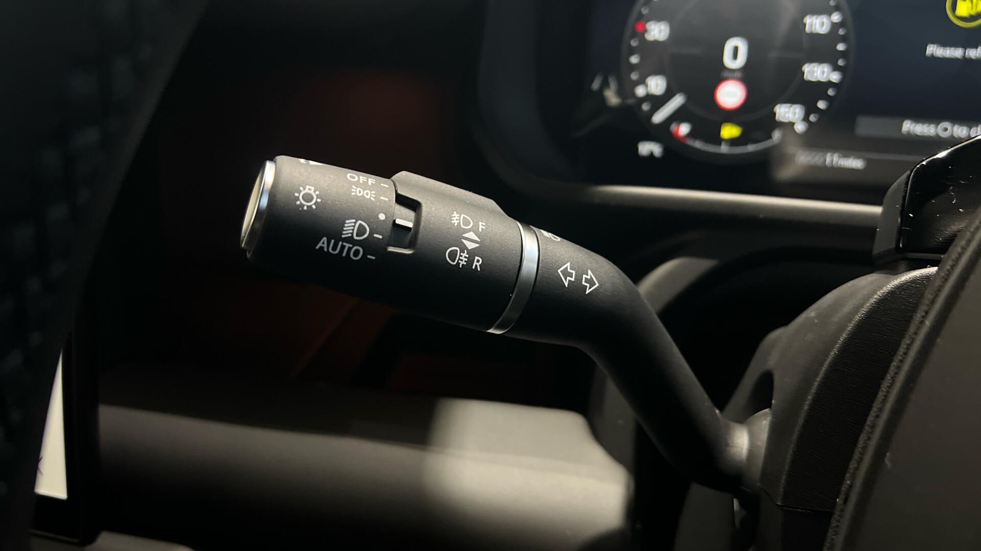 Land Rover Defender view 24