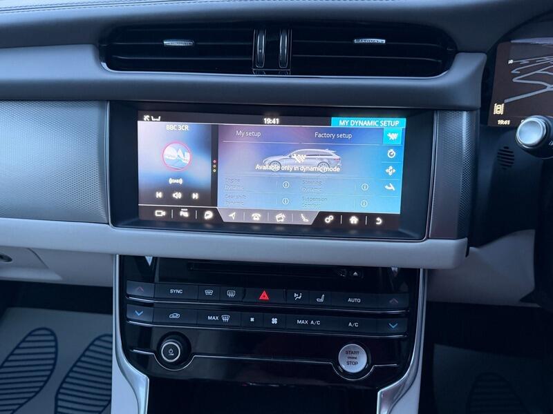 Jaguar XF view 49