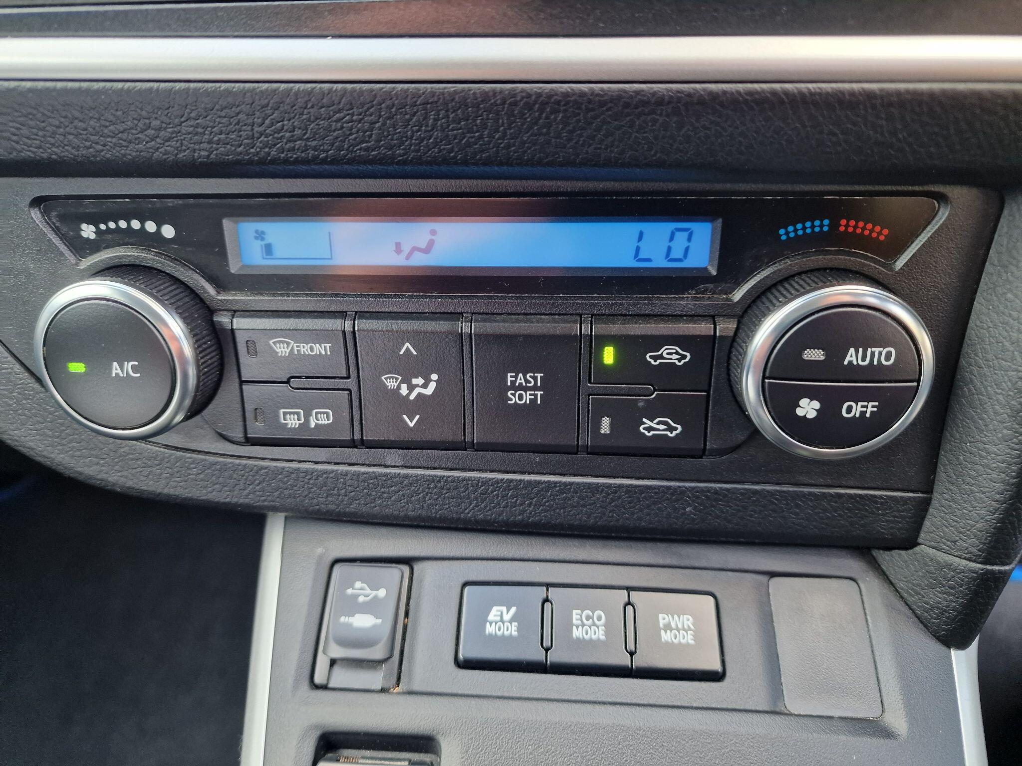 Toyota Auris view 45
