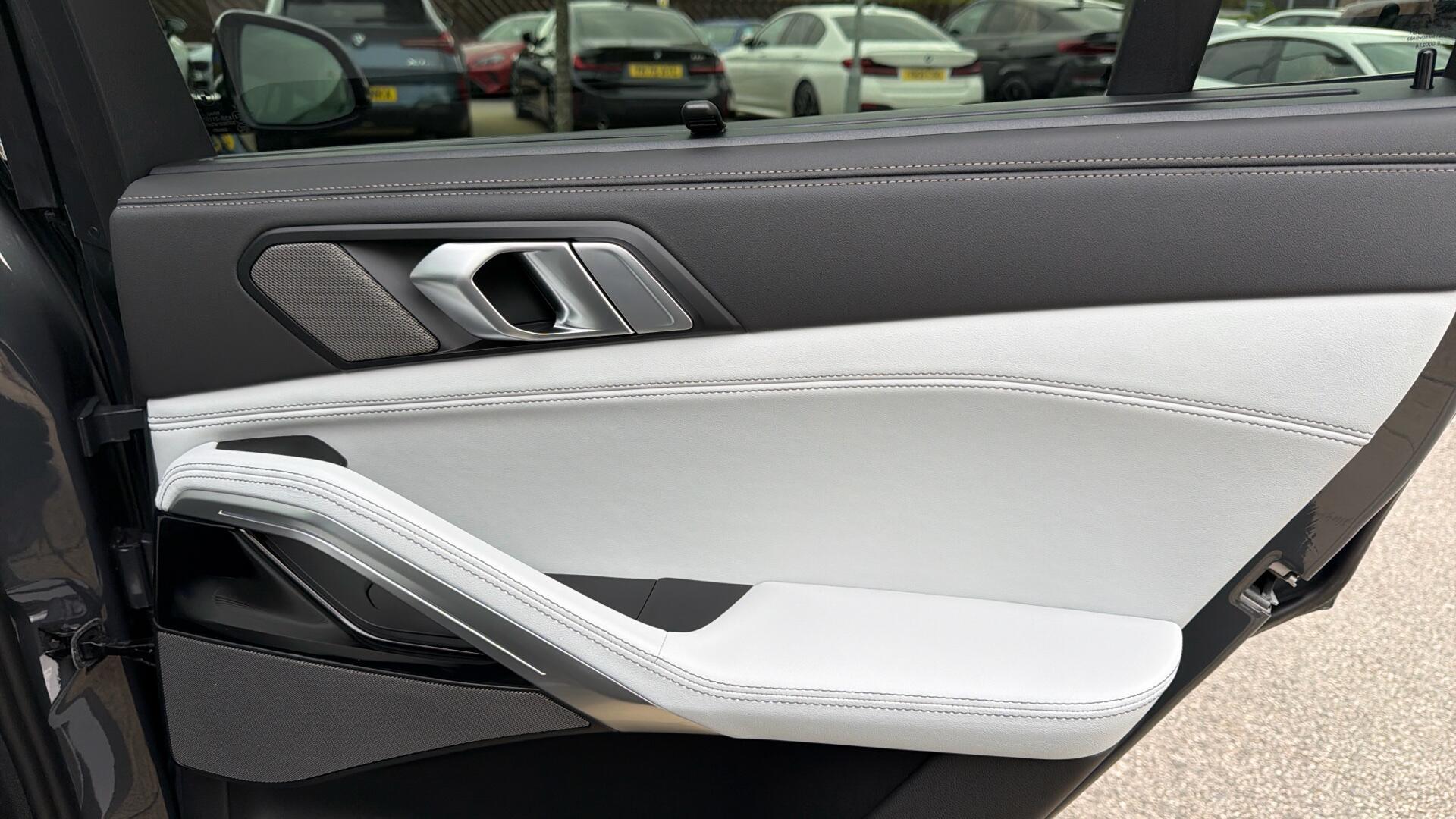 BMW X6 view 28