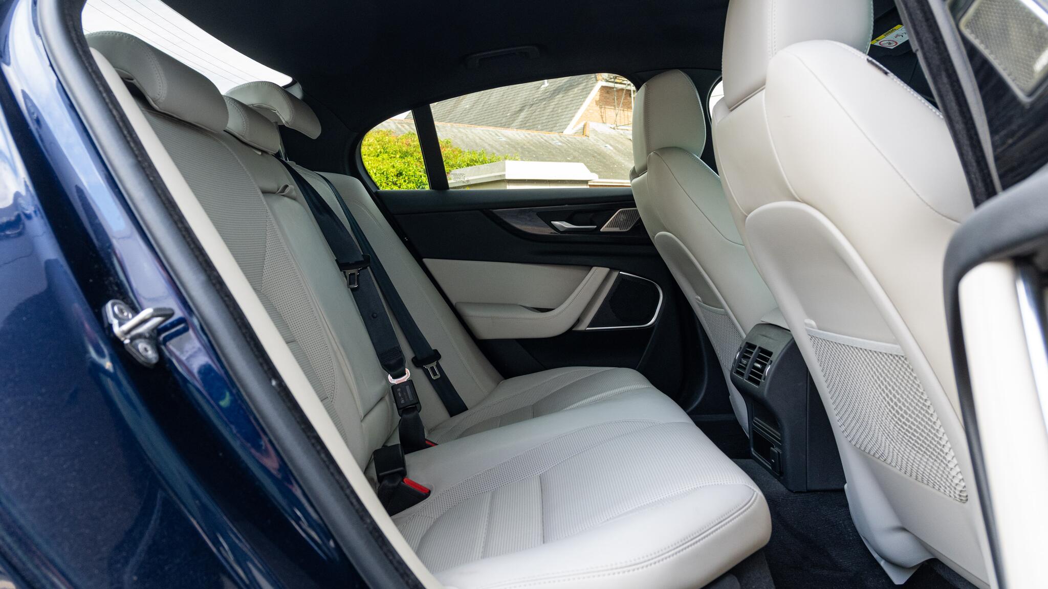Jaguar Xe view 63