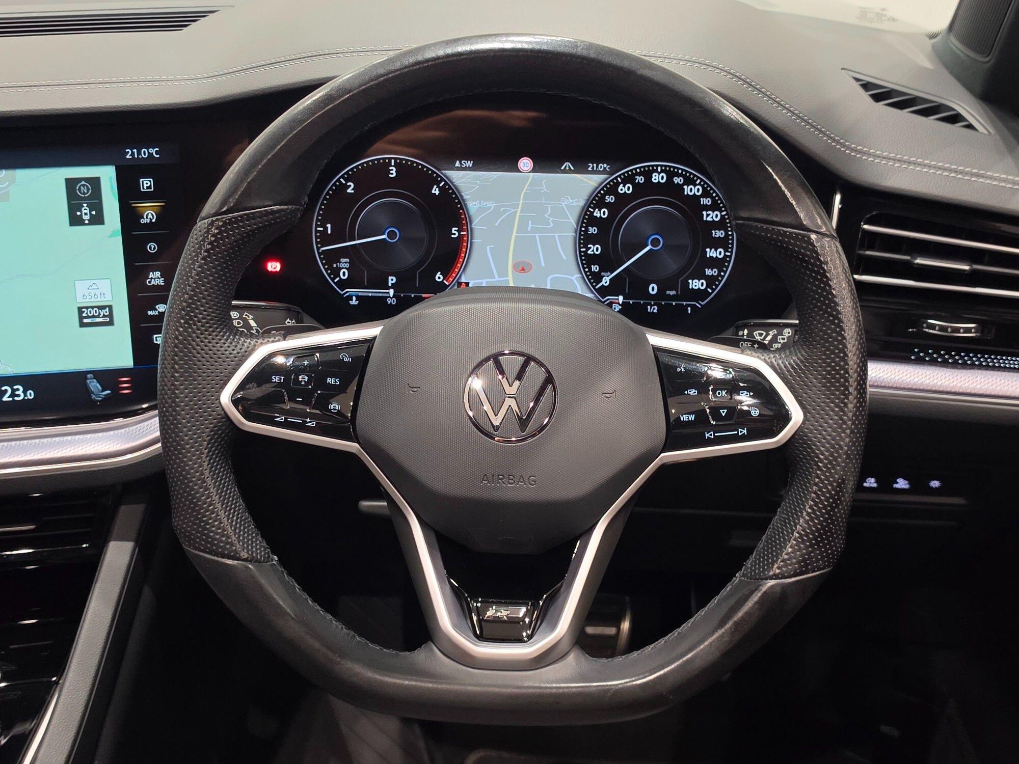Volkswagen Touareg view 28