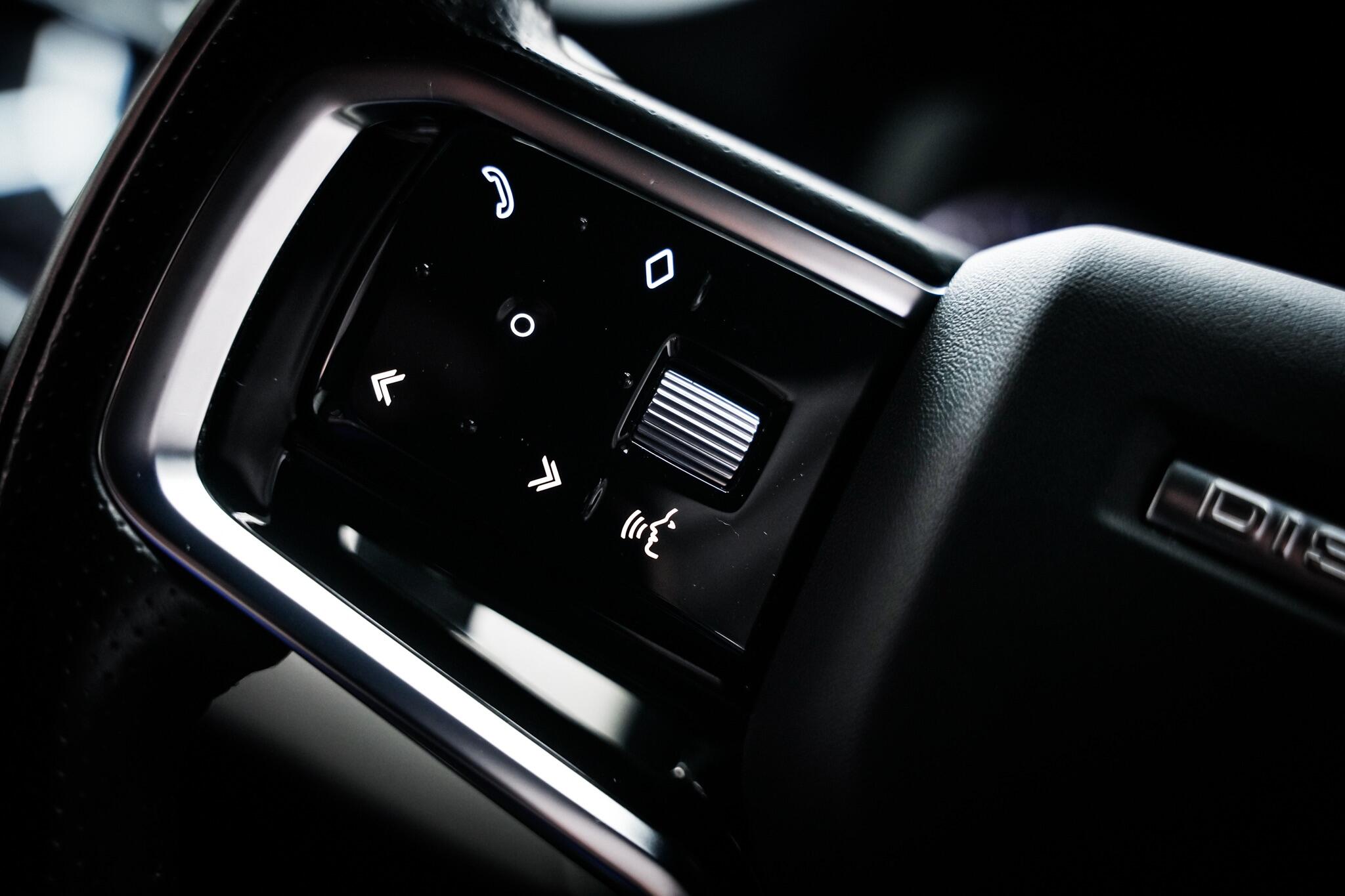 Land Rover Discovery Sport view 46